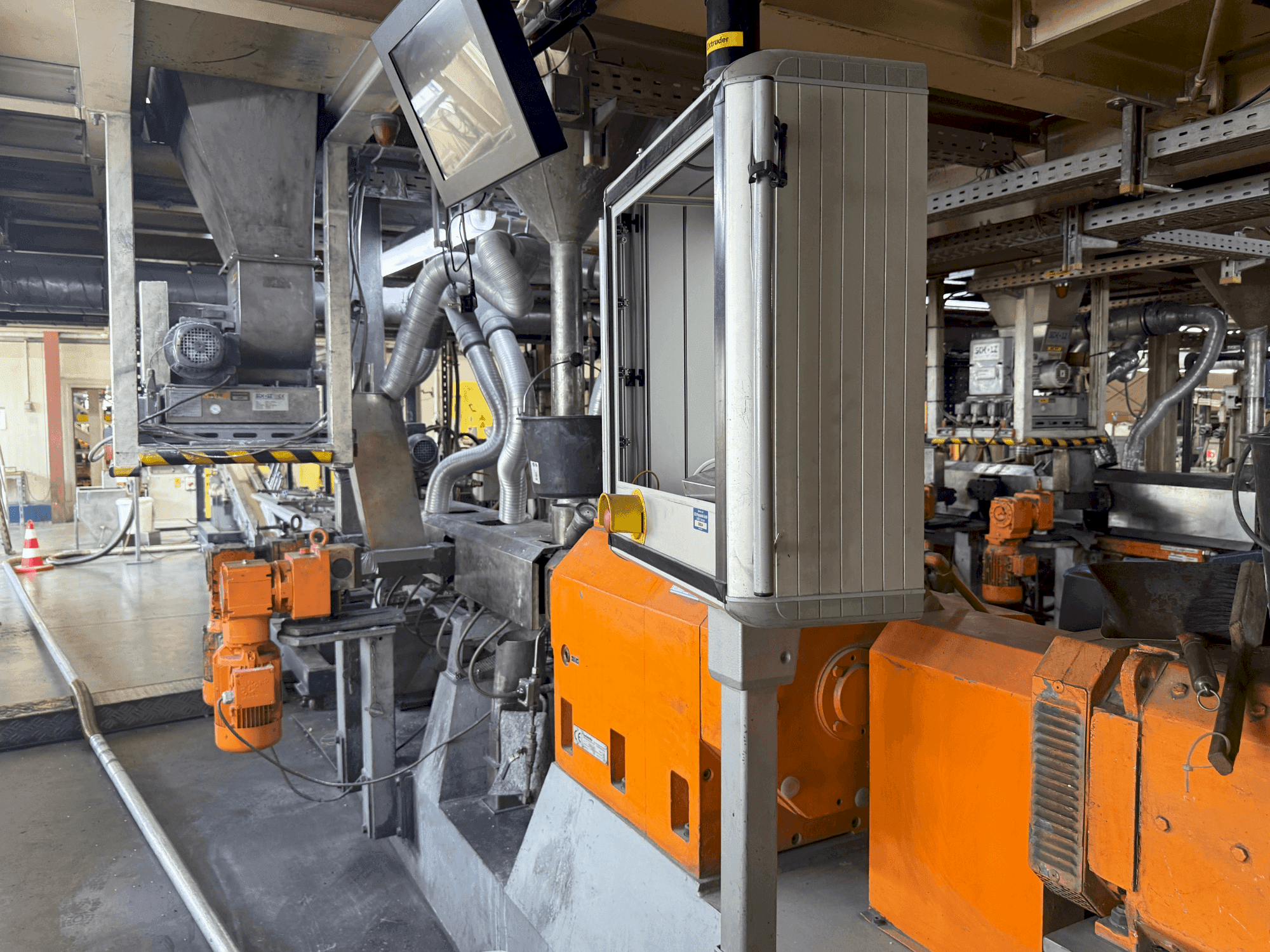 Leistritz ZSE 50HP-40D Mašinos vaizdas iš kairės pusės