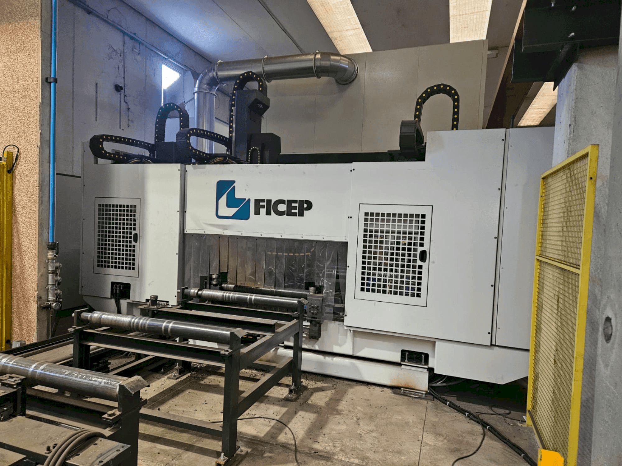 FICEP VALIANT 1004 VLFRC Mašinos vaizdas iš priekio