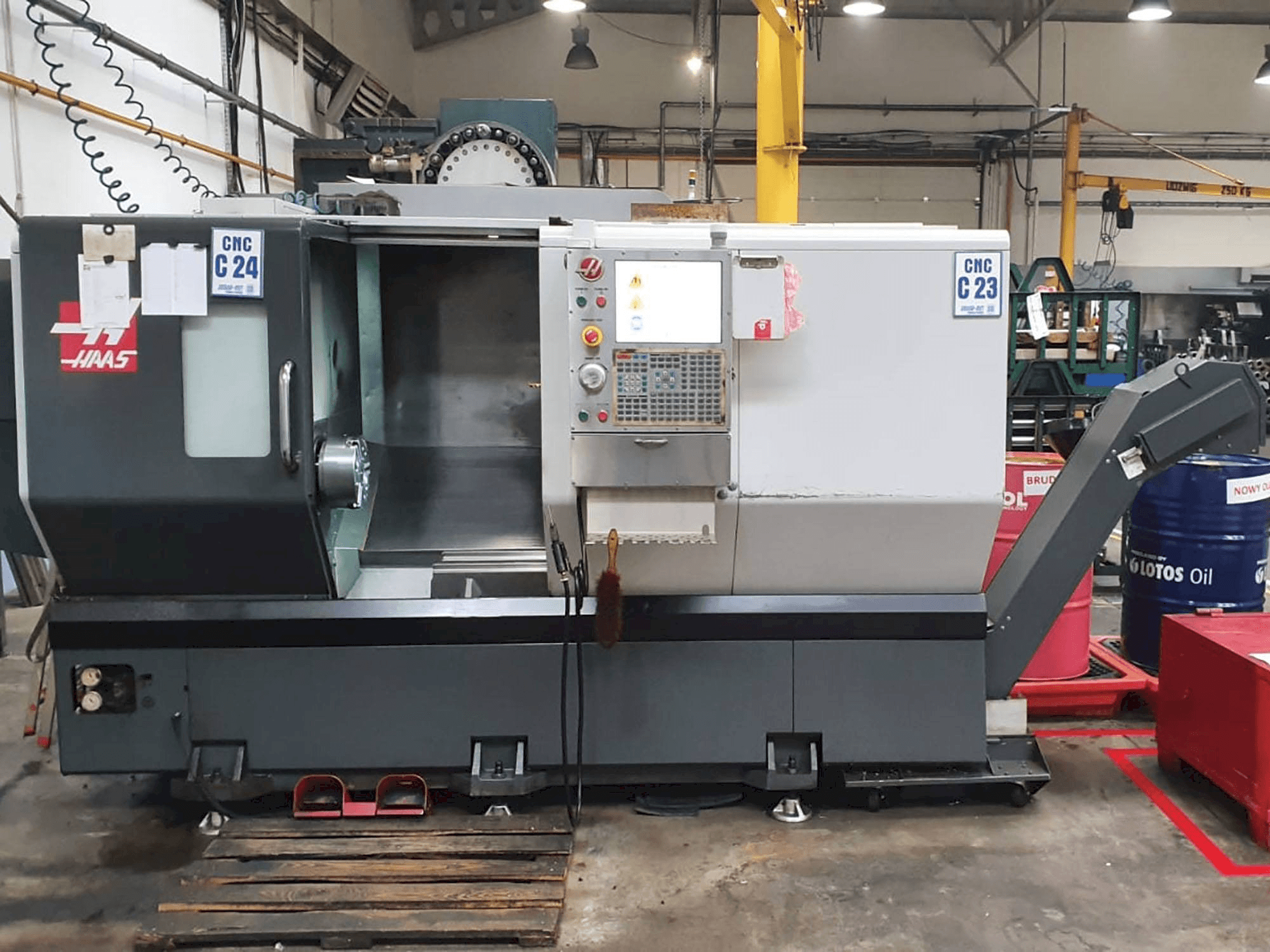 HAAS ST-30 Mašinos vaizdas iš priekio