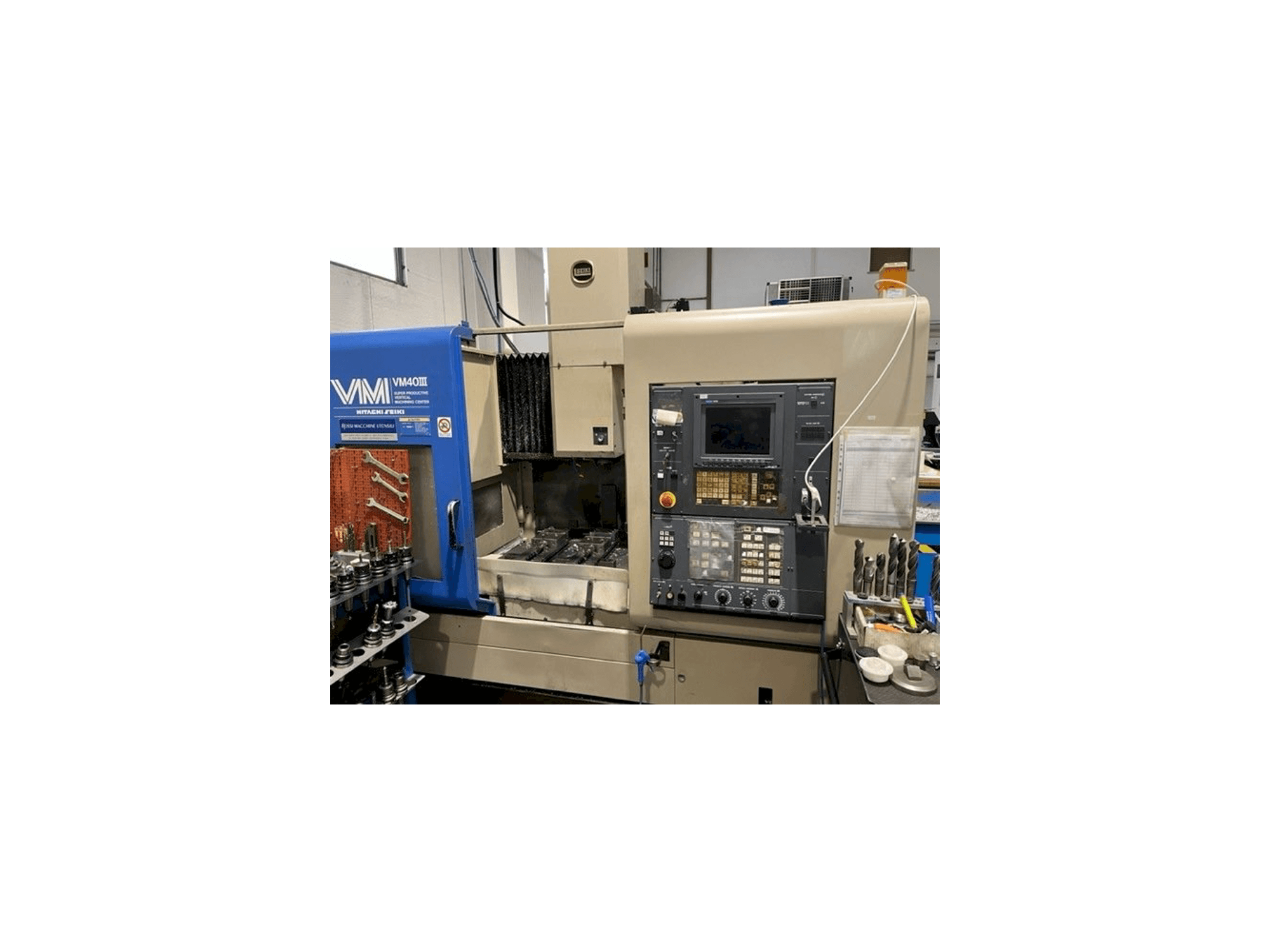 HITACHI SEIKI VM40 Mašinos vaizdas iš priekio