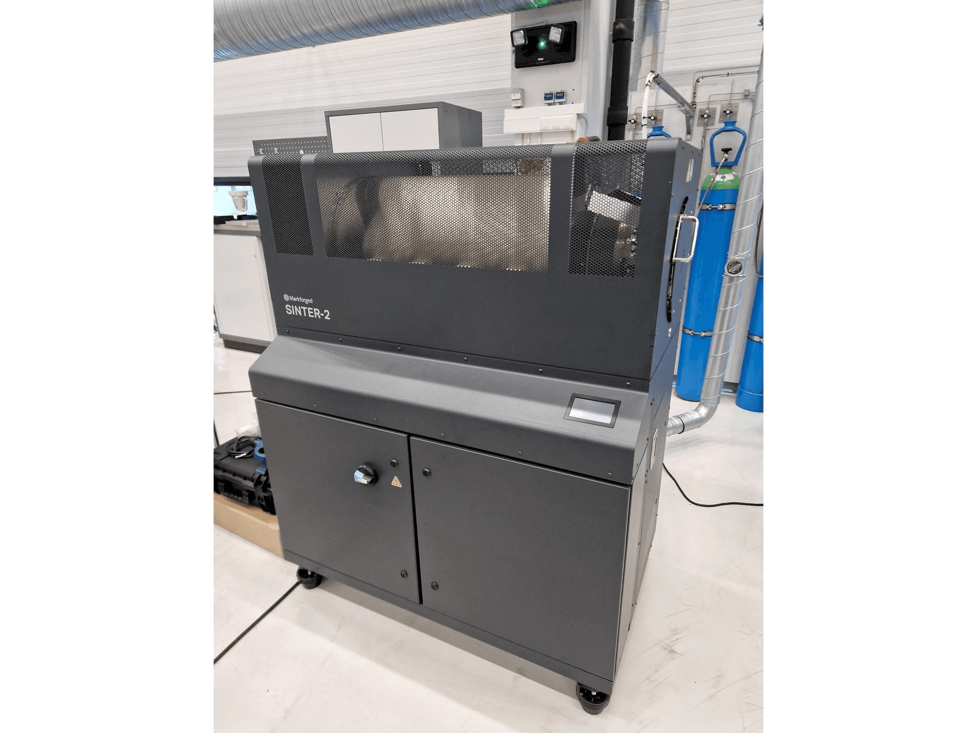 MARKFORGED Metal X Mašinos vaizdas iš priekio