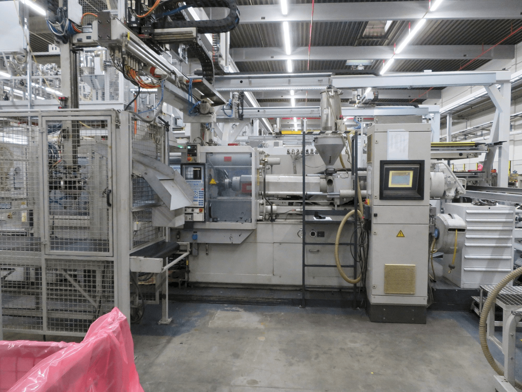 Krauss Maffei 200-1400 C2 Mašinos vaizdas iš priekio