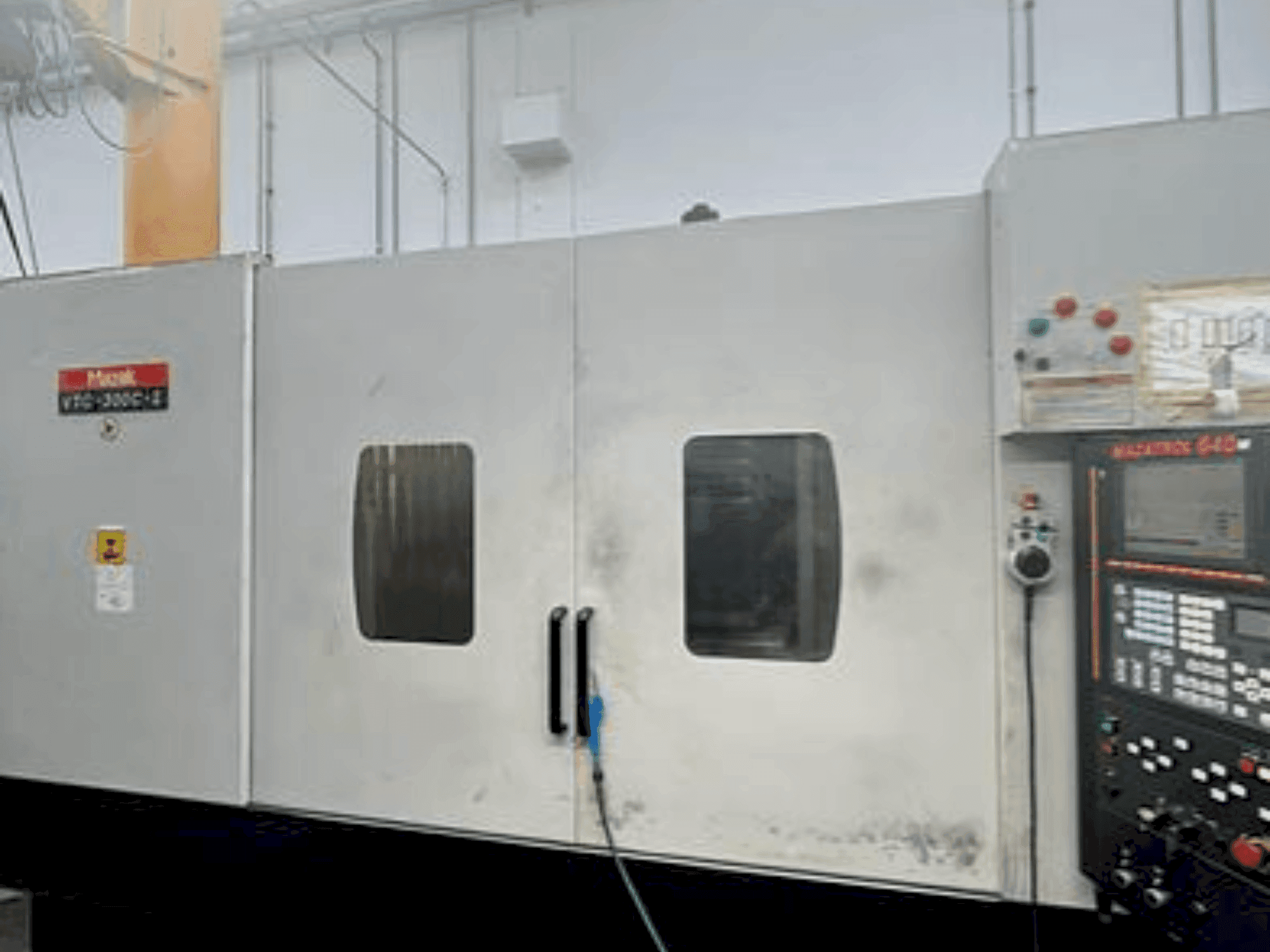Mazak VTC 300 (2004) Mašinos vaizdas iš priekio
