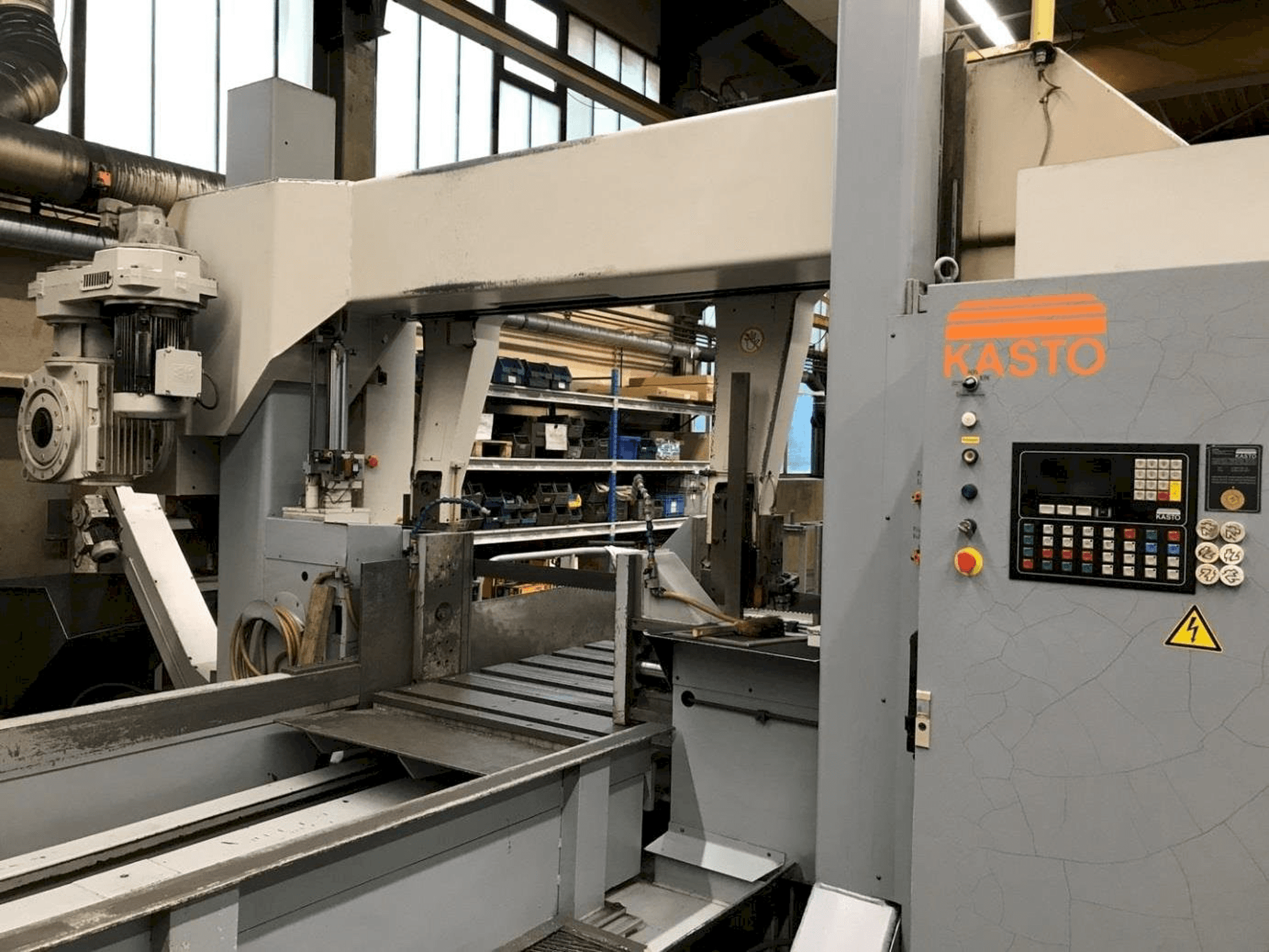 KASTO HBA 1060/1260AU Mašinos vaizdas iš priekio