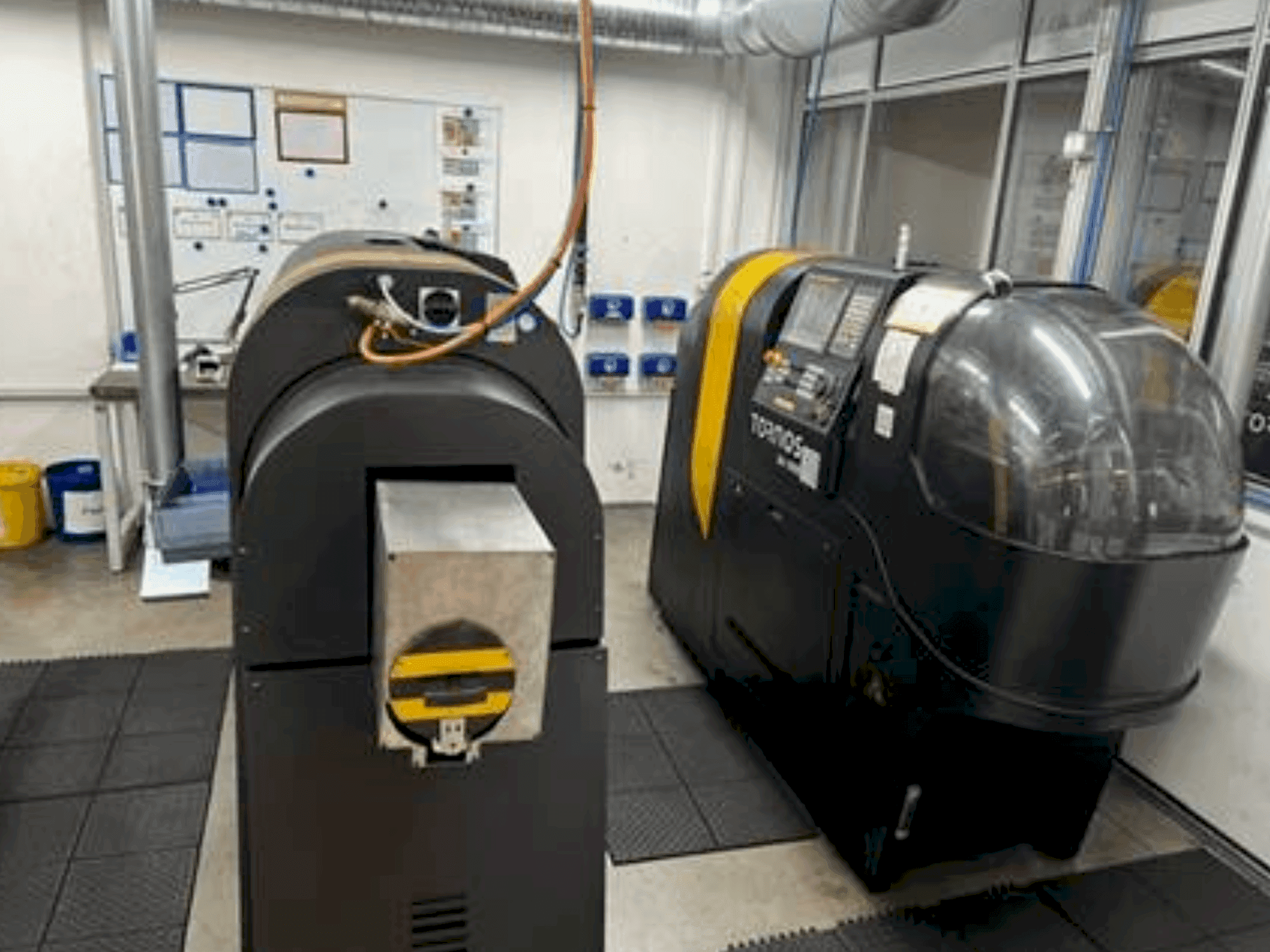 TORNOS BA 1008 Mašinos vaizdas iš priekio