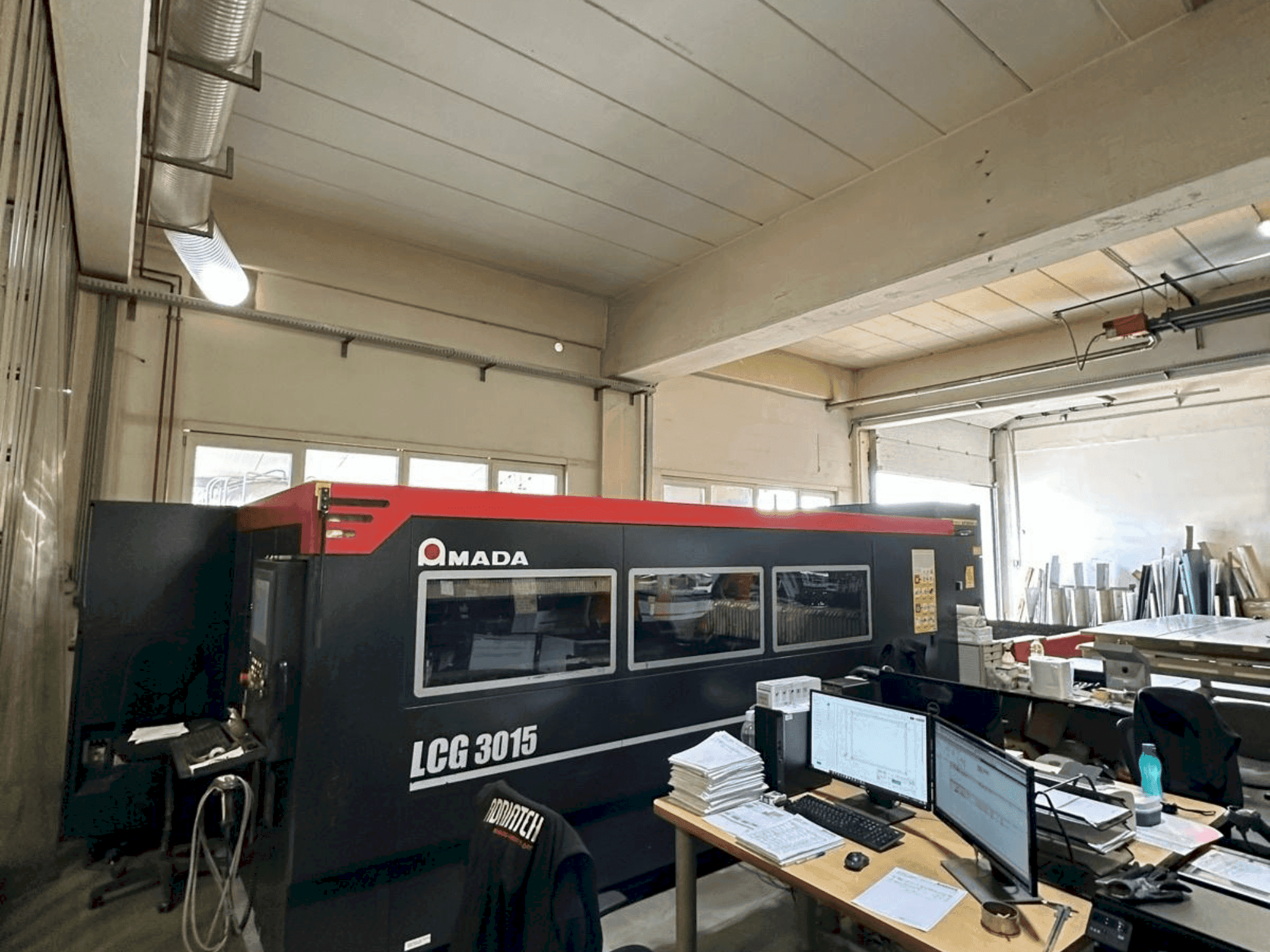 AMADA LCG-3015 Mašinos vaizdas iš priekio