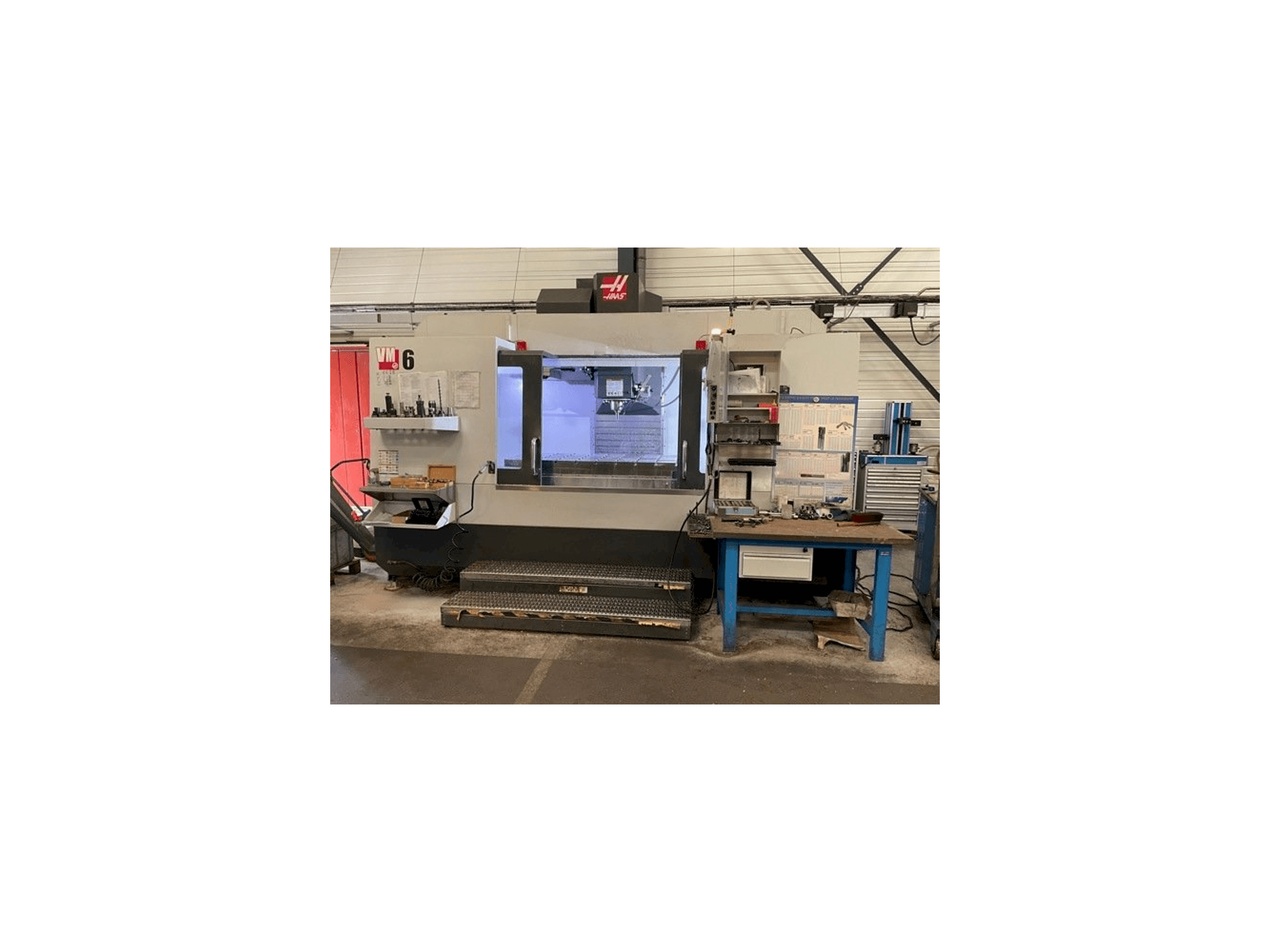 HAAS VM-6 Mašinos vaizdas iš priekio