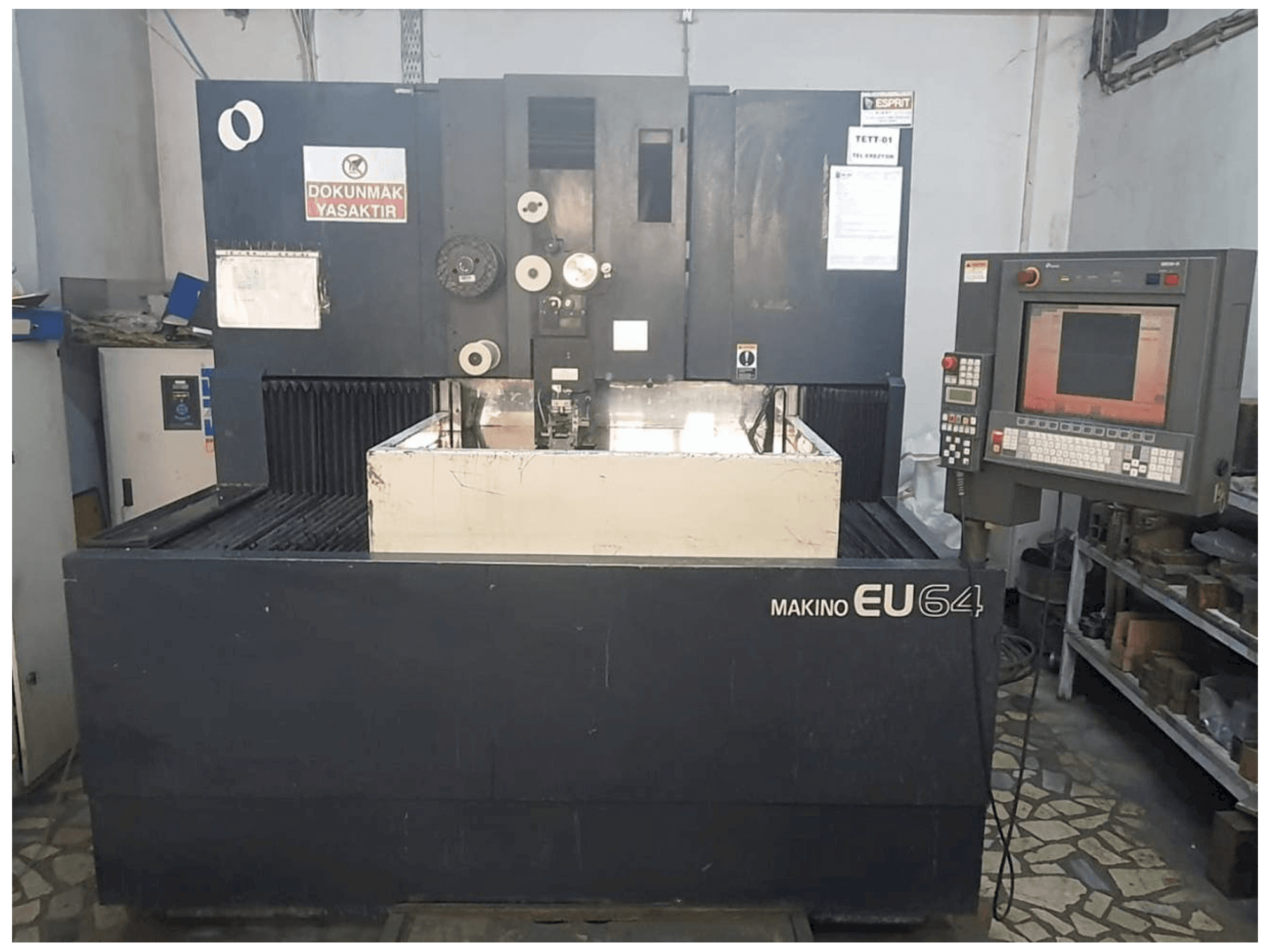 Makino EU64 Mašinos vaizdas iš priekio