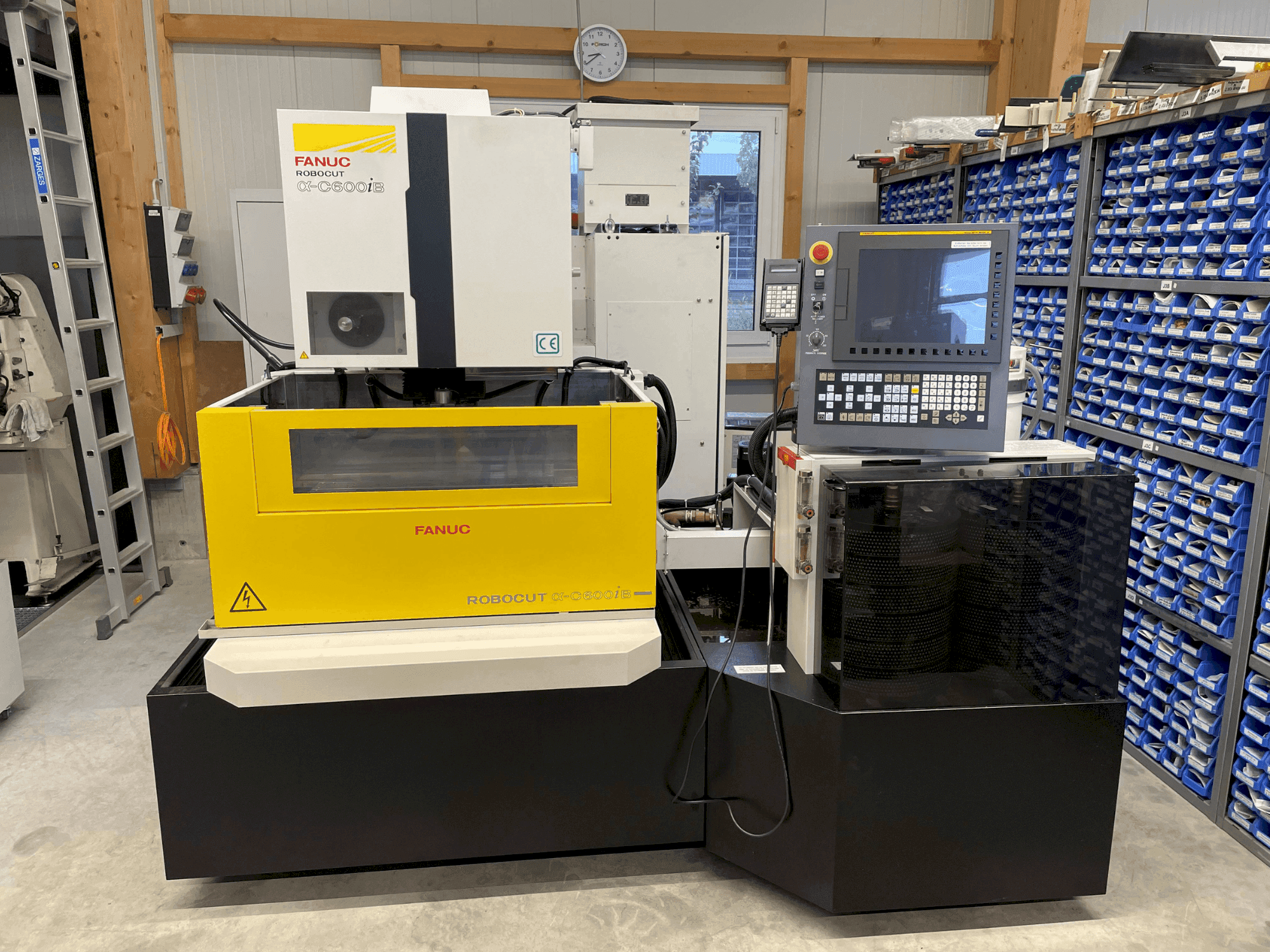 FANUC Robocut alpha iB600 Mašinos vaizdas iš priekio