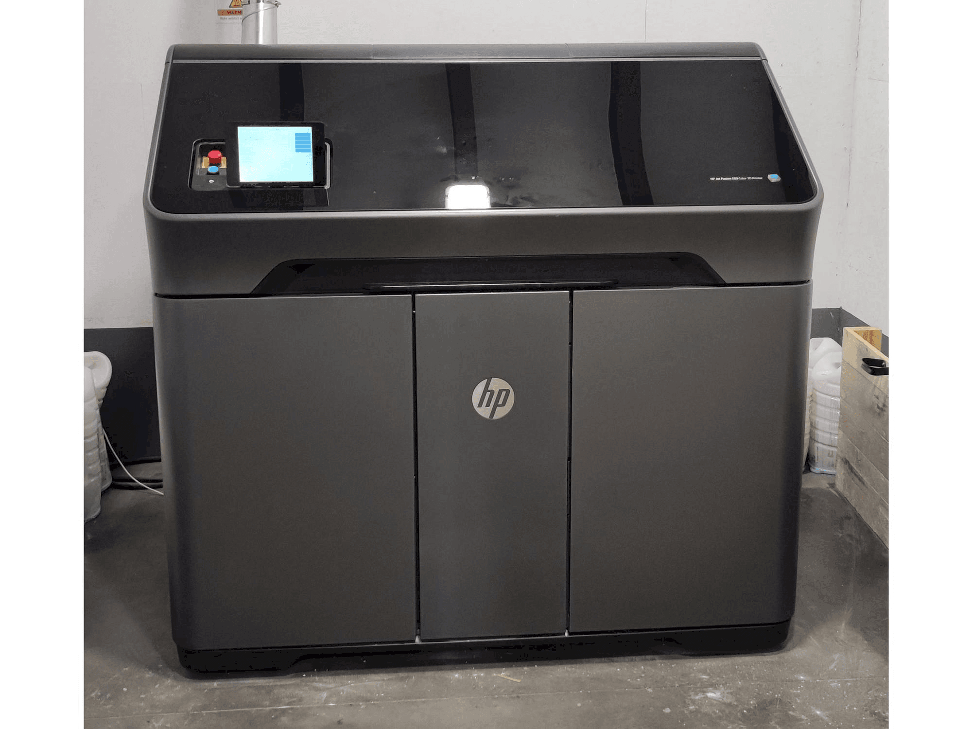 HP MJF 580 Mašinos vaizdas iš priekio