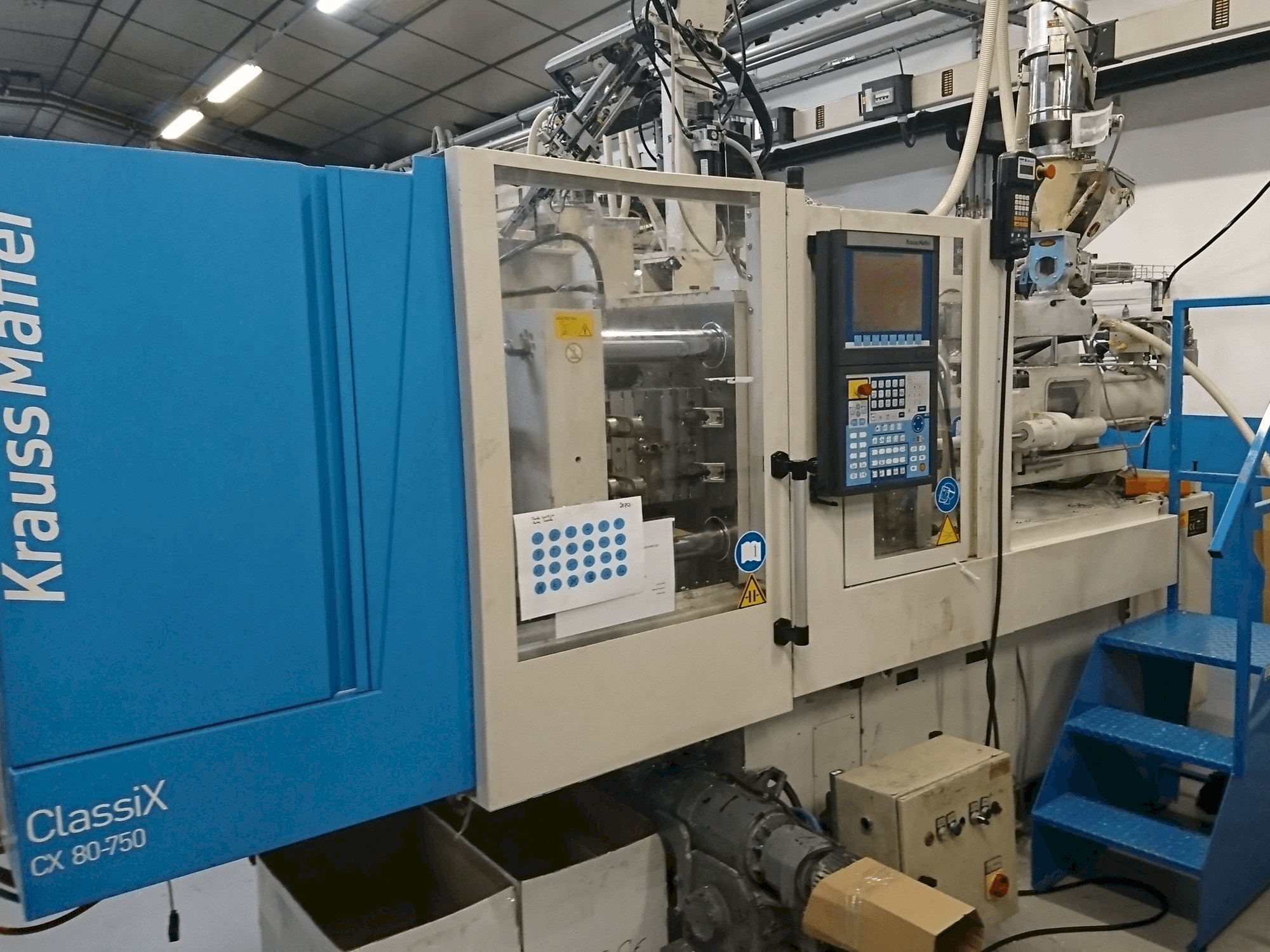 Krauss Maffei 80-750 CX Mašinos vaizdas iš priekio