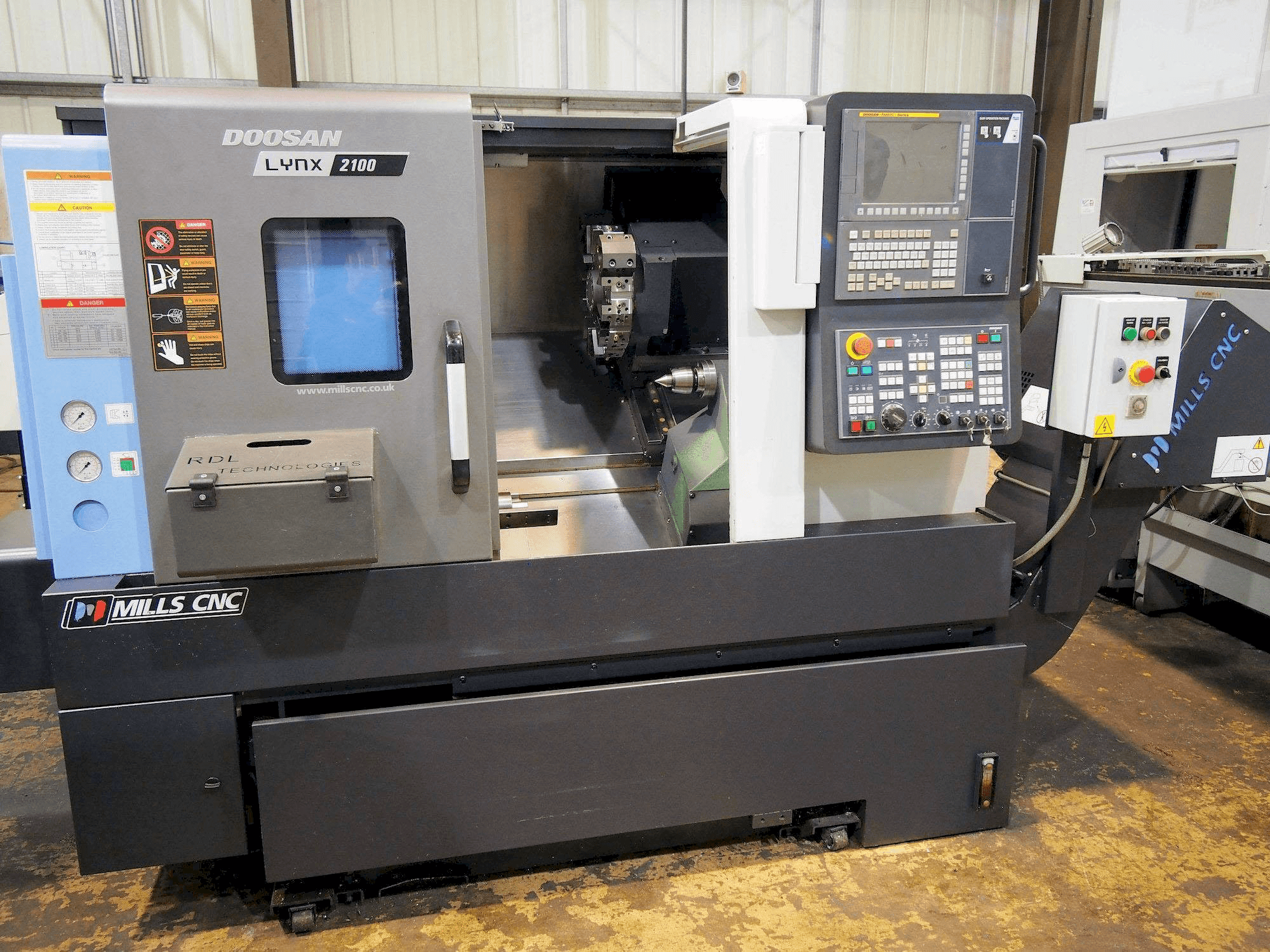 Doosan Lynx 2100B Mašinos vaizdas iš priekio