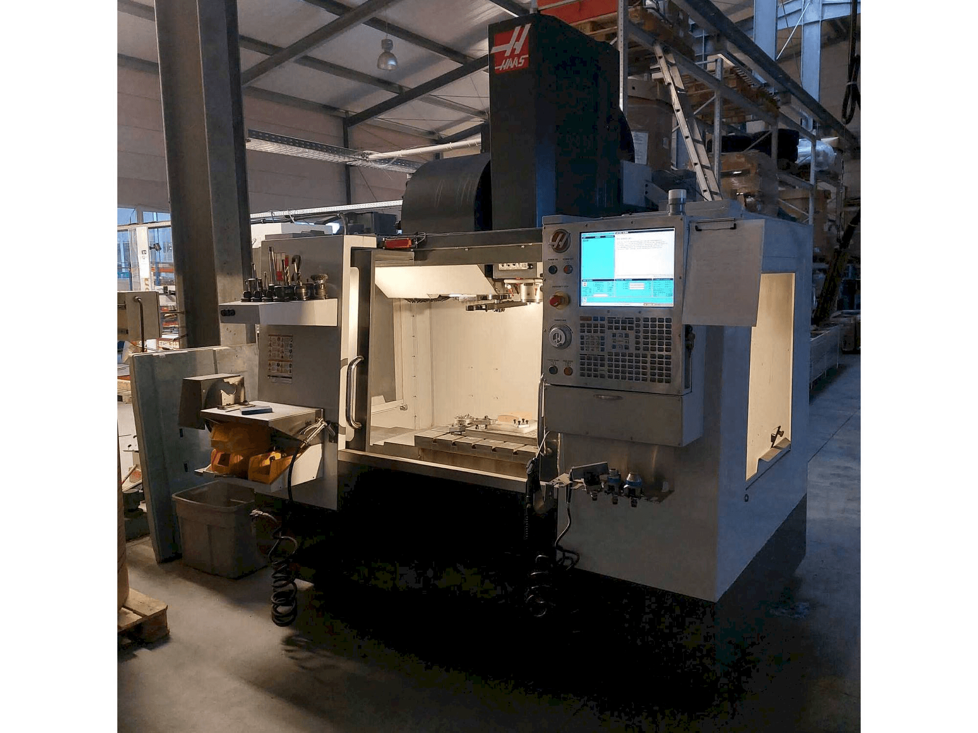 HAAS VM-2 Mašinos vaizdas iš priekio