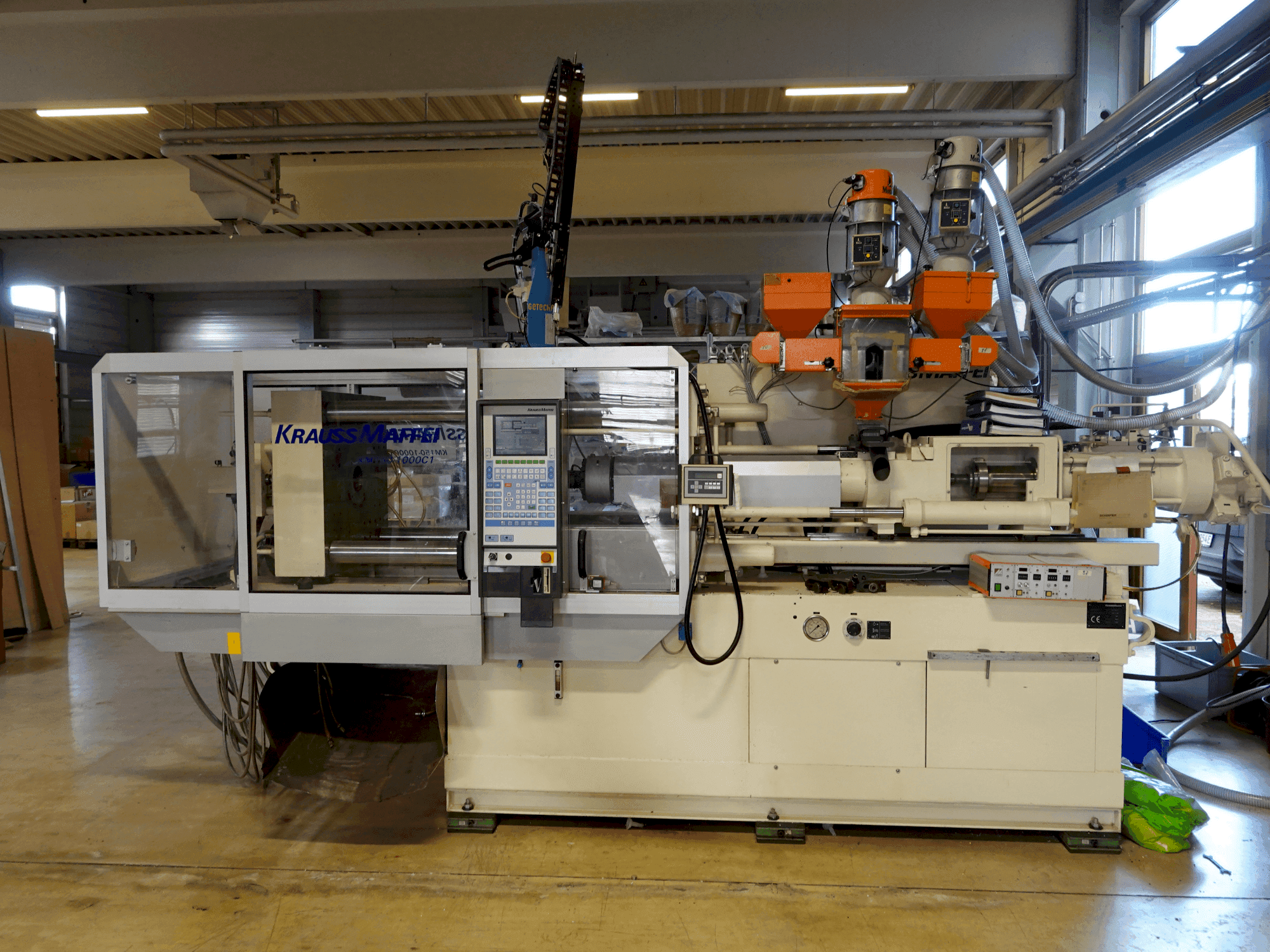Krauss Maffei KM 150-1000 C1 Mašinos vaizdas iš priekio