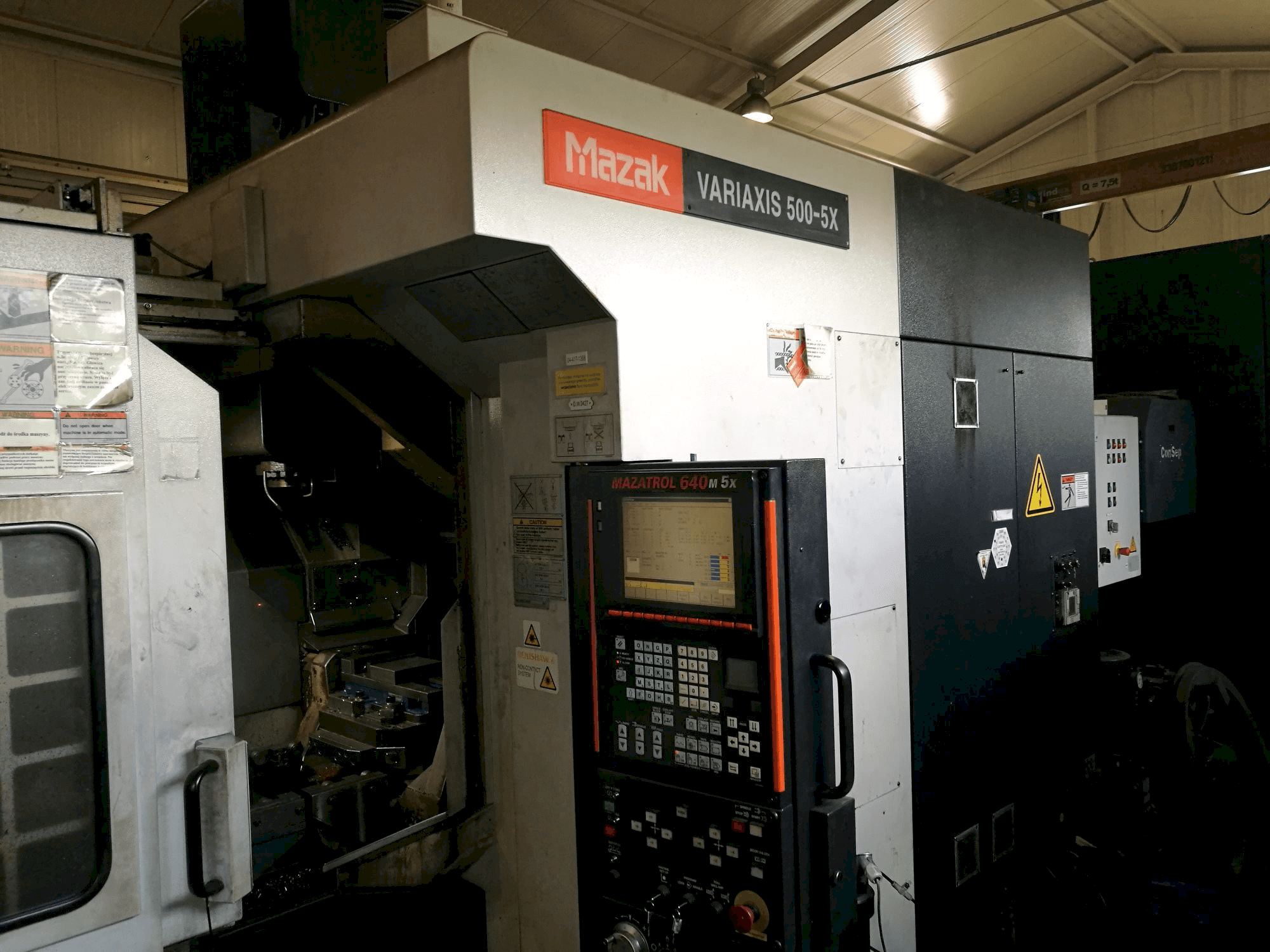 Mazak VARIAXIS 500-5X Mašinos vaizdas iš priekio