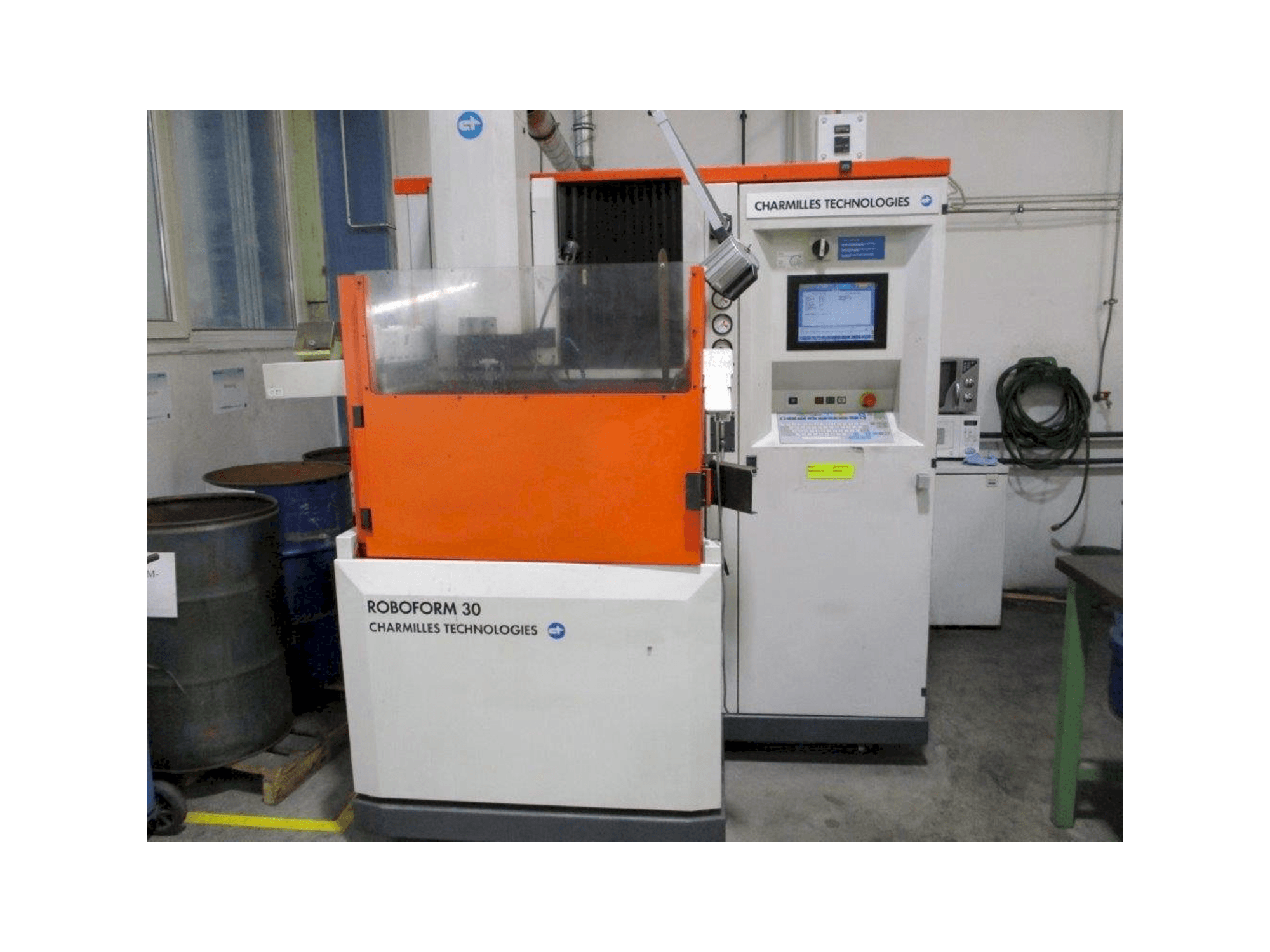 AgieCharmilles Roboform 30 Mašinos vaizdas iš priekio