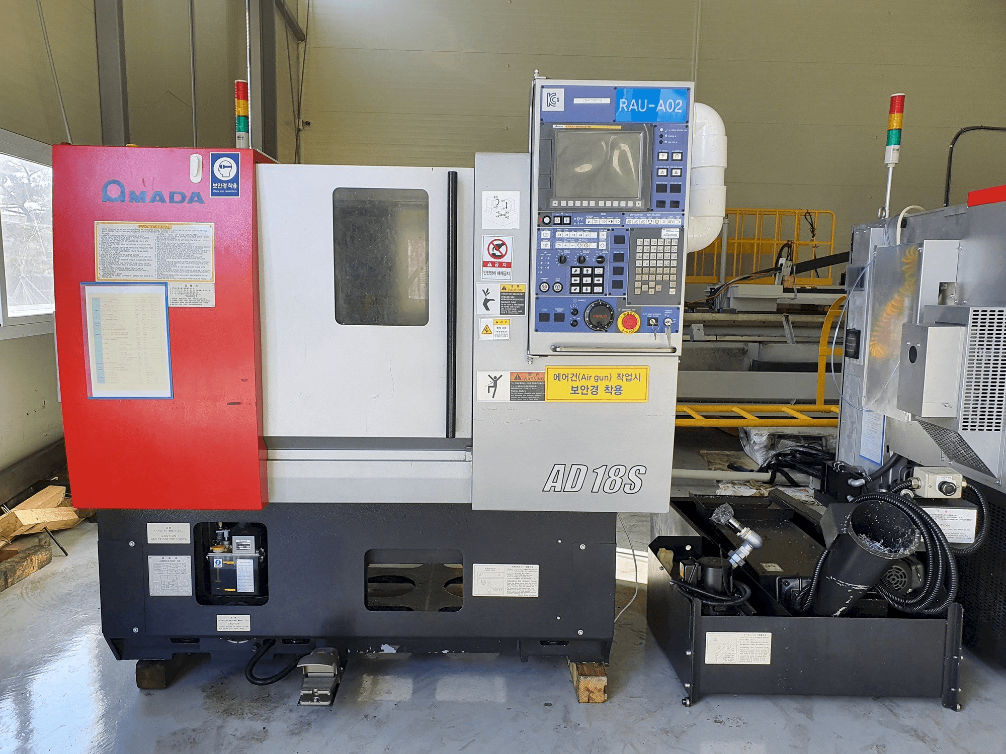 AMADA AD-18S Mašinos vaizdas iš priekio