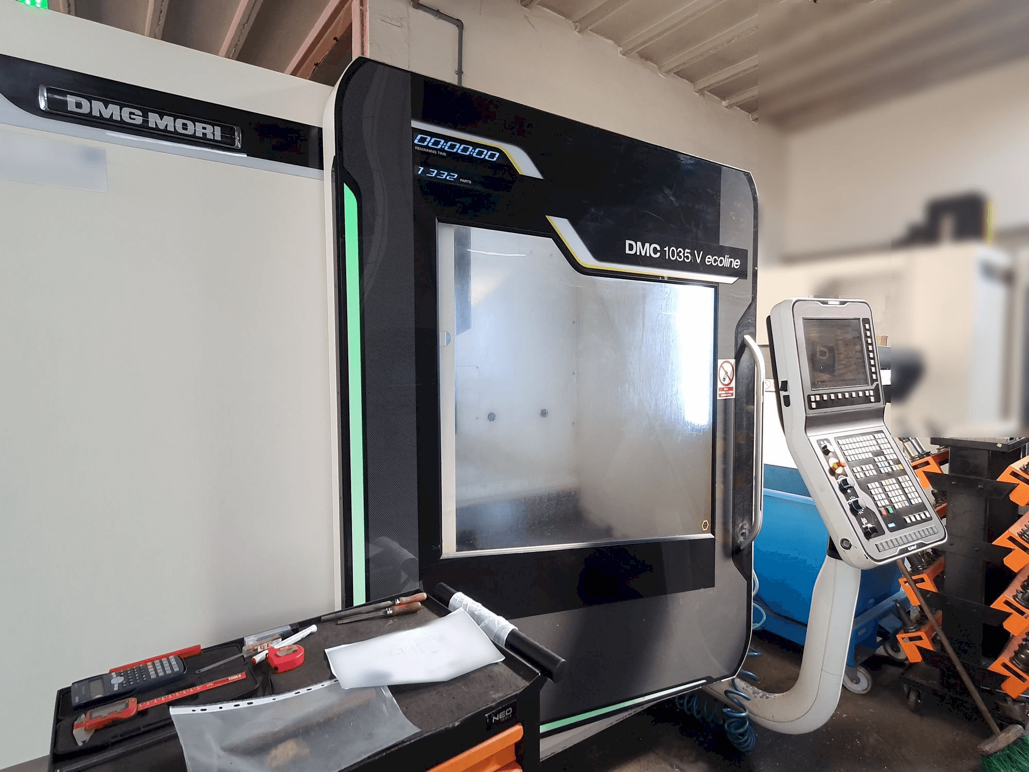 DMG MORI DMC 1035V Ecoline Mašinos vaizdas iš priekio
