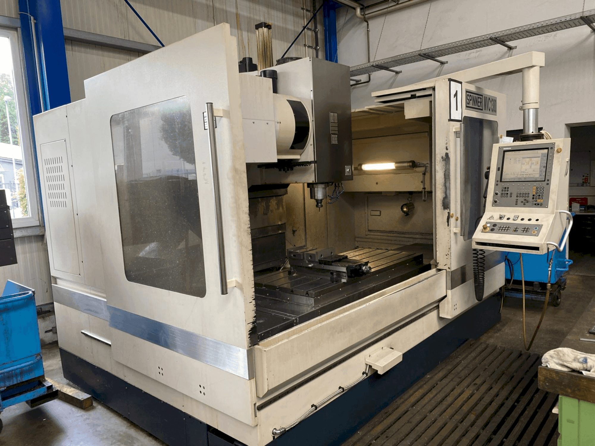 SPINNER MVC 1300 Mašinos vaizdas iš priekio