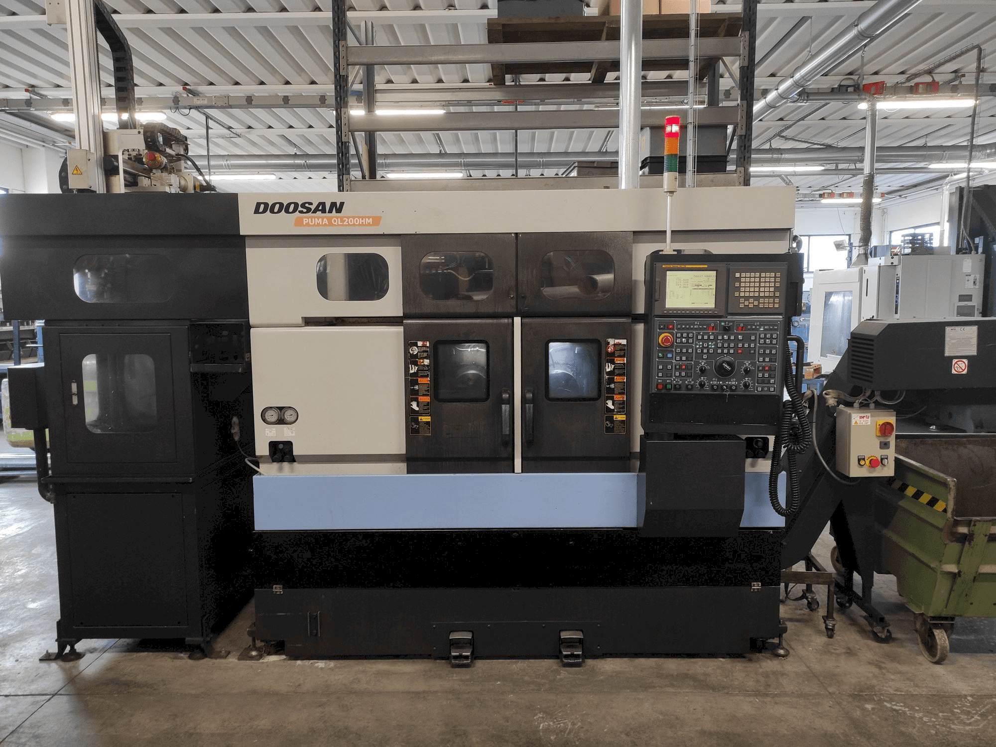 Doosan Puma QL200HM Mašinos vaizdas iš priekio