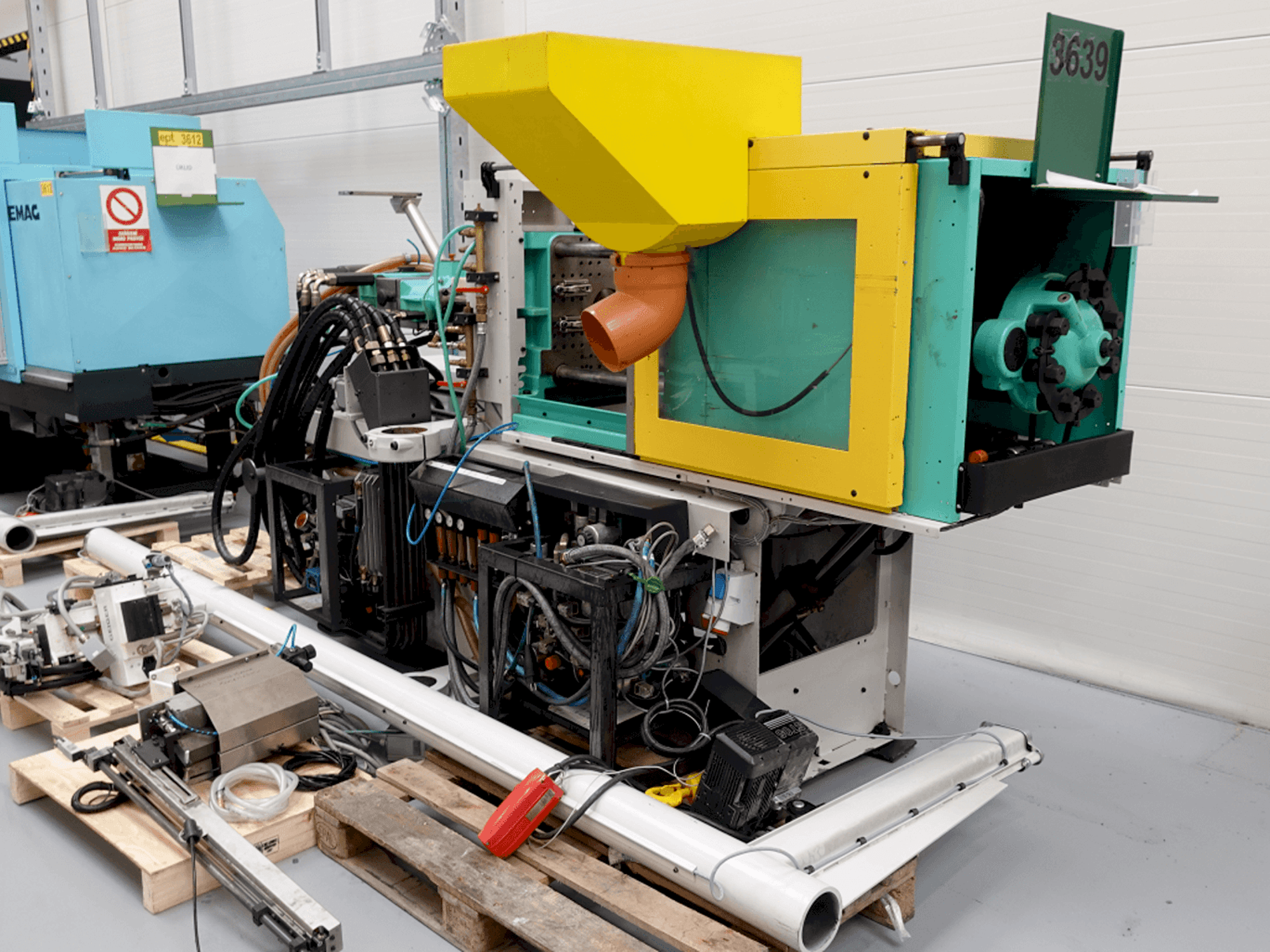 Arburg ALLROUNDER 320C–500–100U Mašinos vaizdas iš priekio