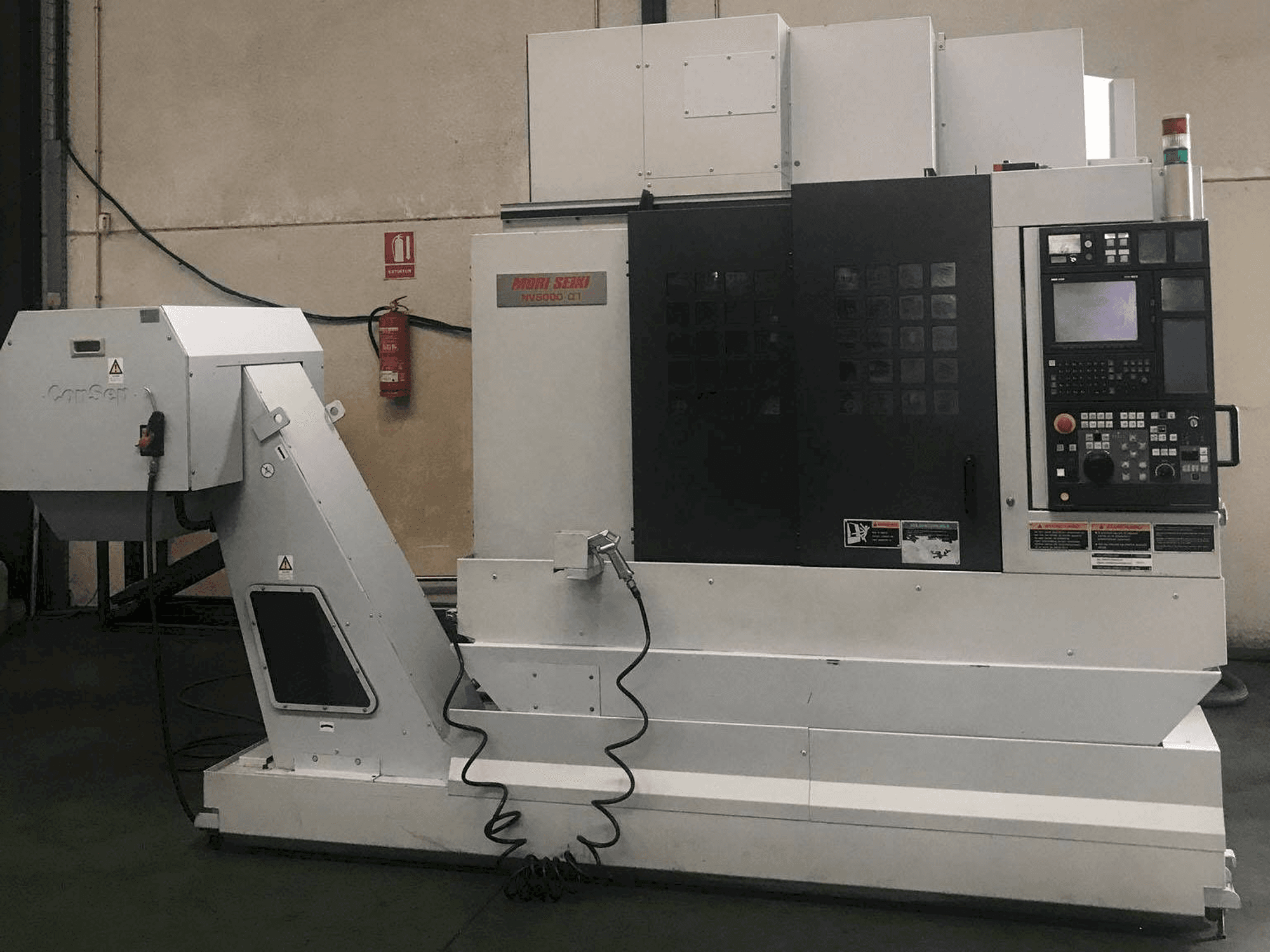 MORI SEIKI NV5000 Alpha 1A/40 Mašinos vaizdas iš priekio