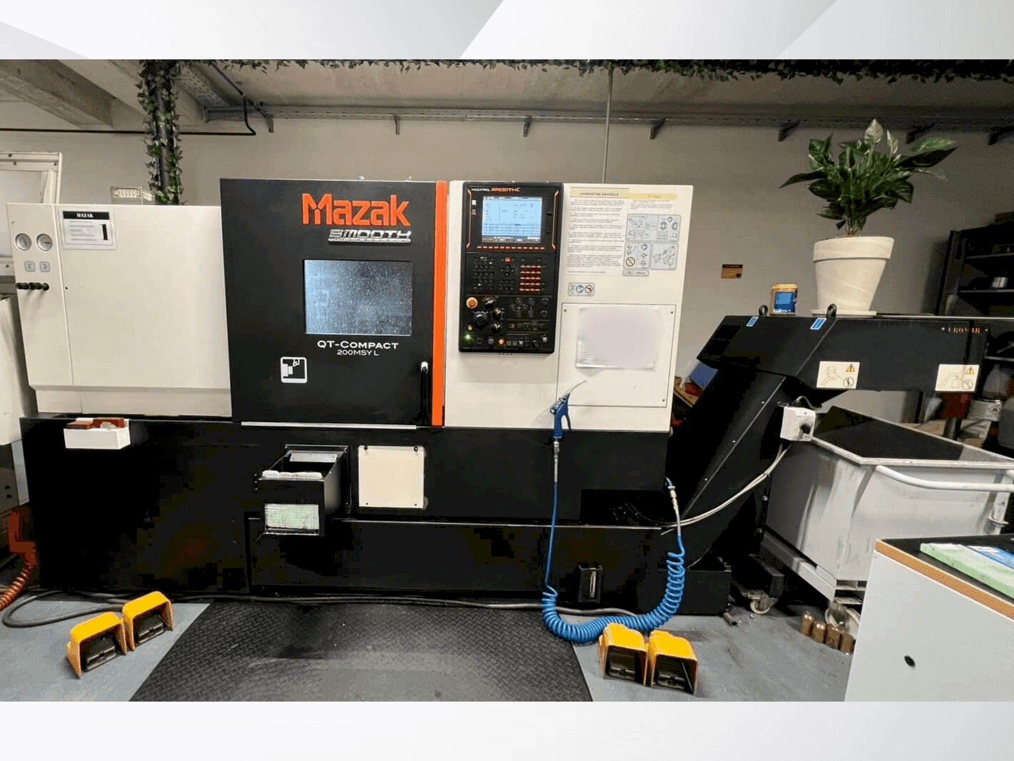 Mazak QUICK TURN COMPACT 200 MSY L Mašinos vaizdas iš priekio