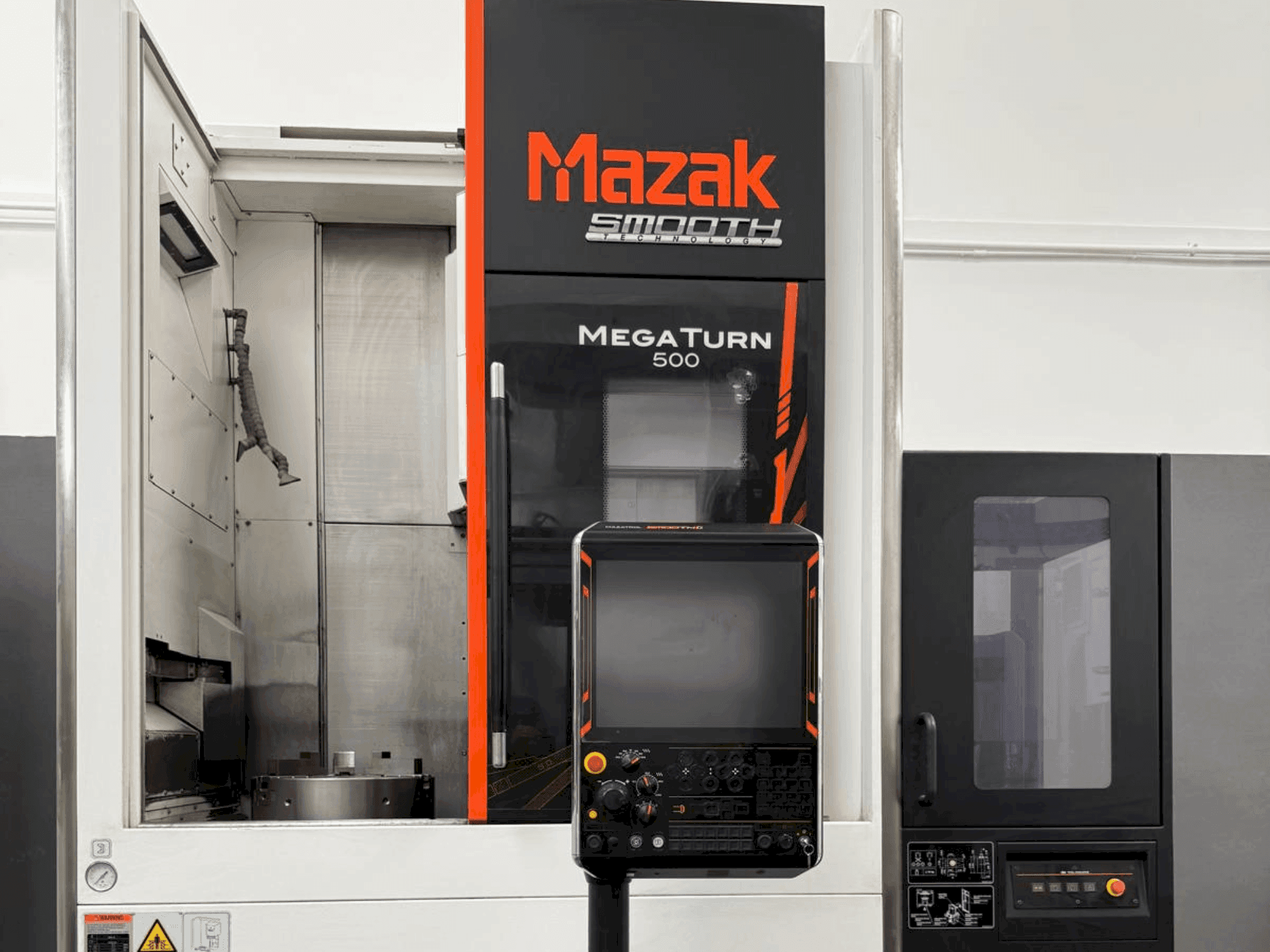 Mazak Mega Turn 500 Mašinos vaizdas iš priekio