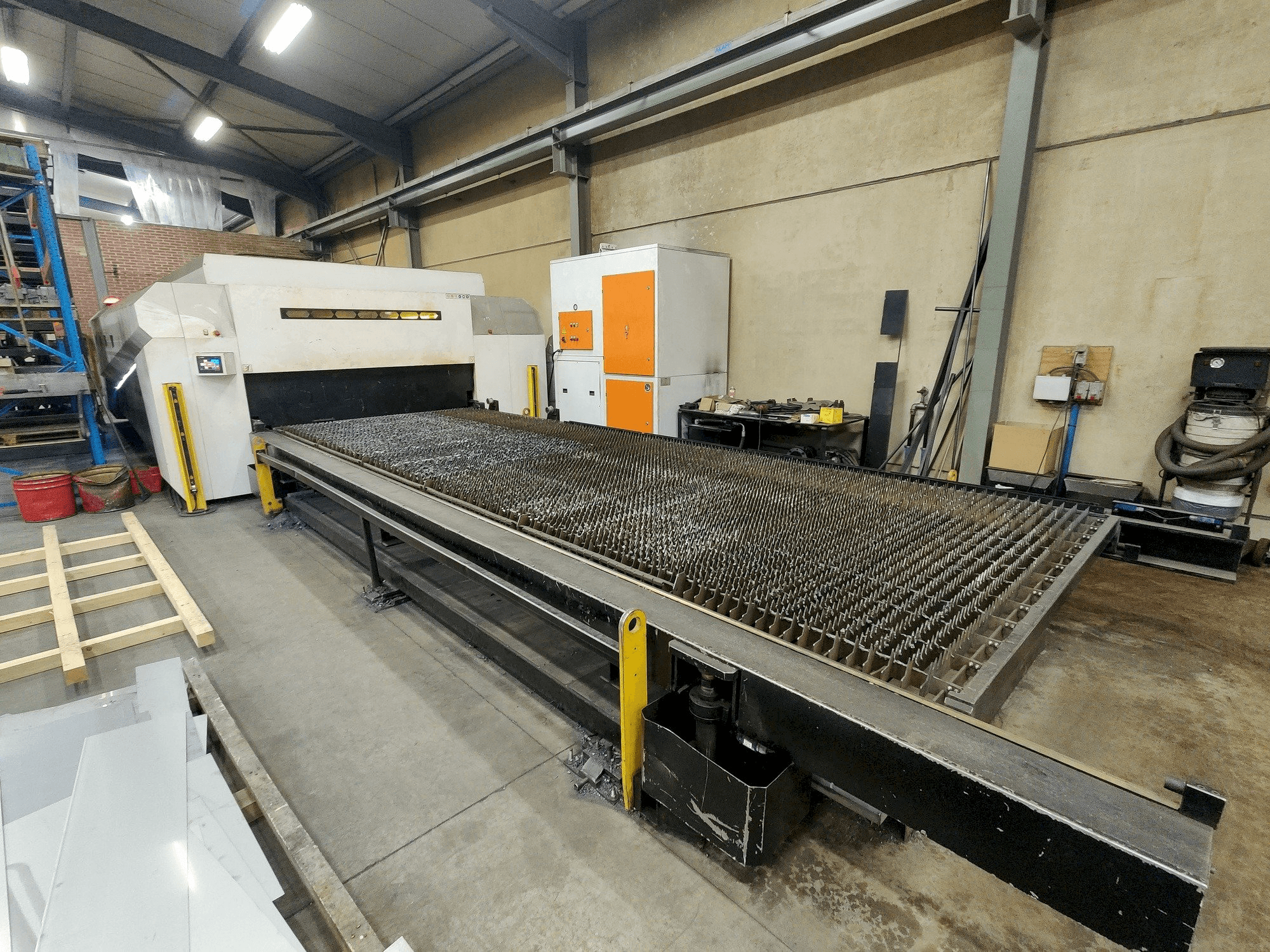 ERMAKSAN Fibermak Momentum Gen2 Mašinos vaizdas iš priekio