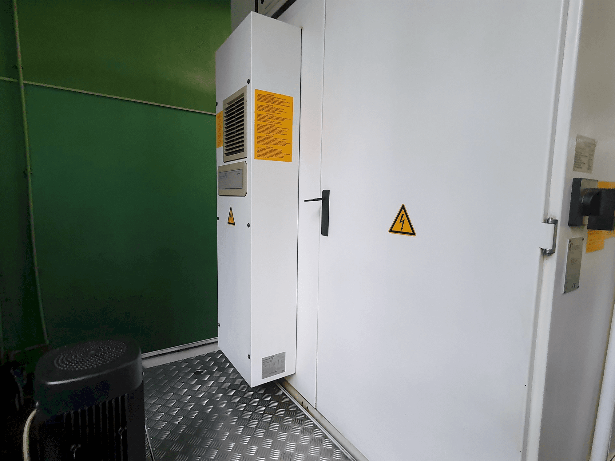 Walter Helitronic Power Mašinos vaizdas iš galo