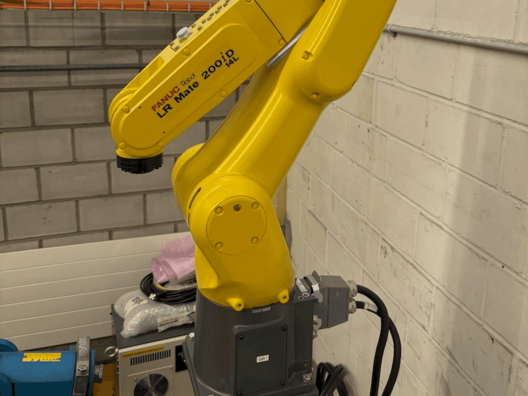 FANUC LR Mate 200 iD 14L Mašinos vaizdas iš priekio