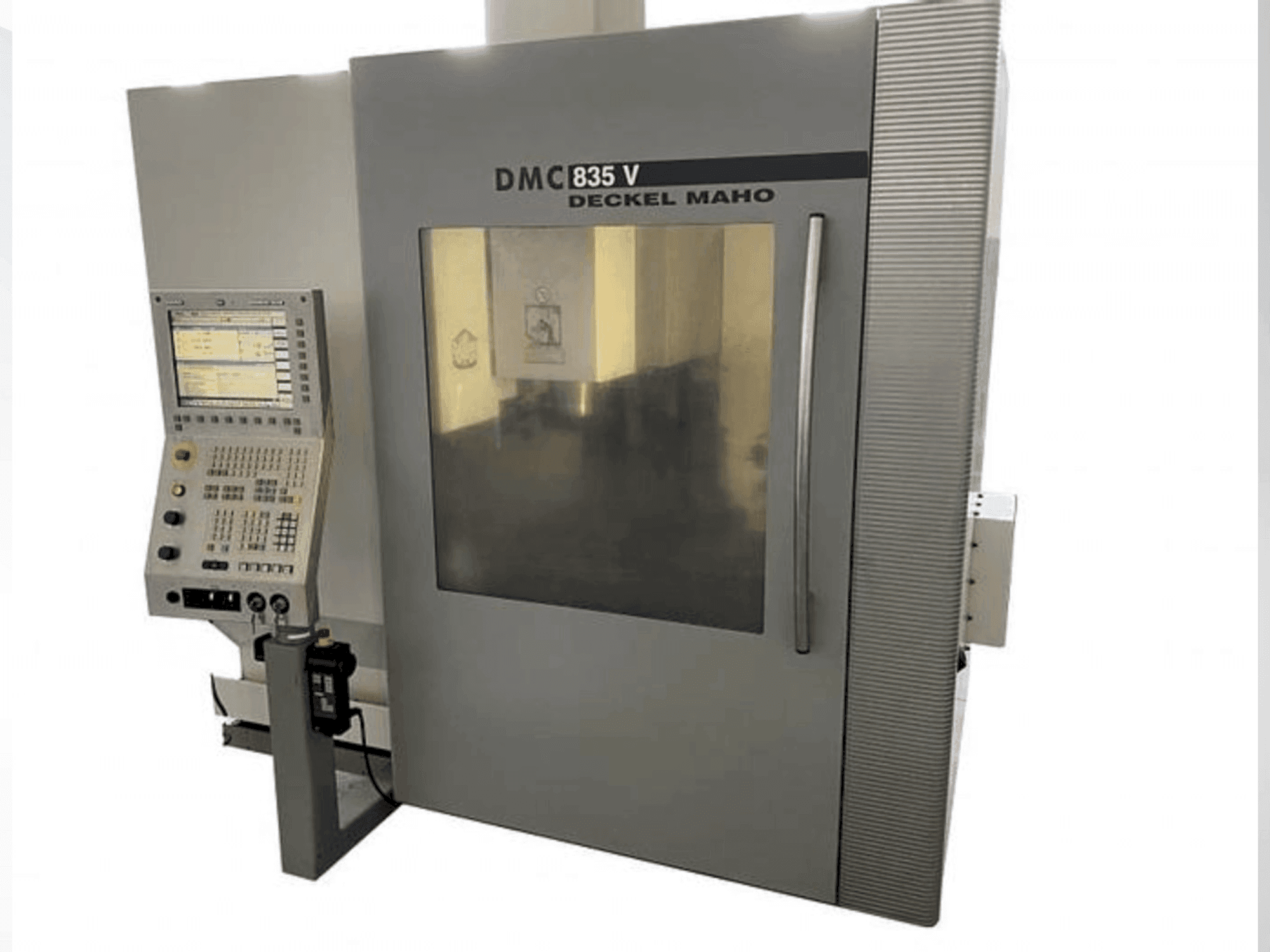 DMG DECKEL MAHO DMC 835V Mašinos vaizdas iš priekio