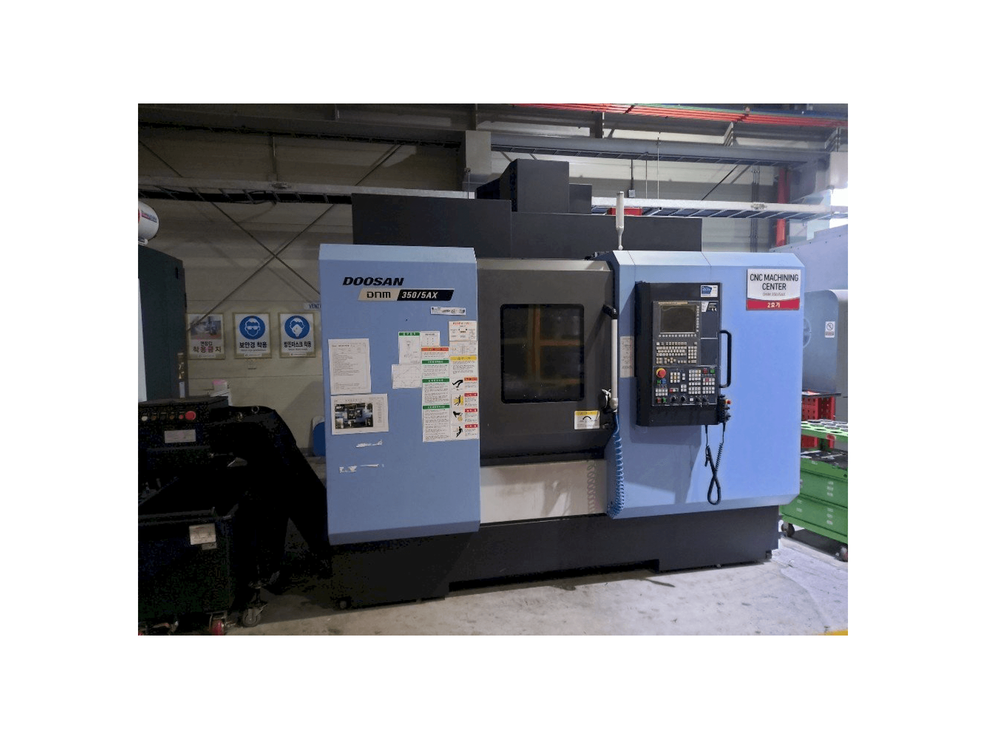 Doosan DNM350/5AX Mašinos vaizdas iš priekio
