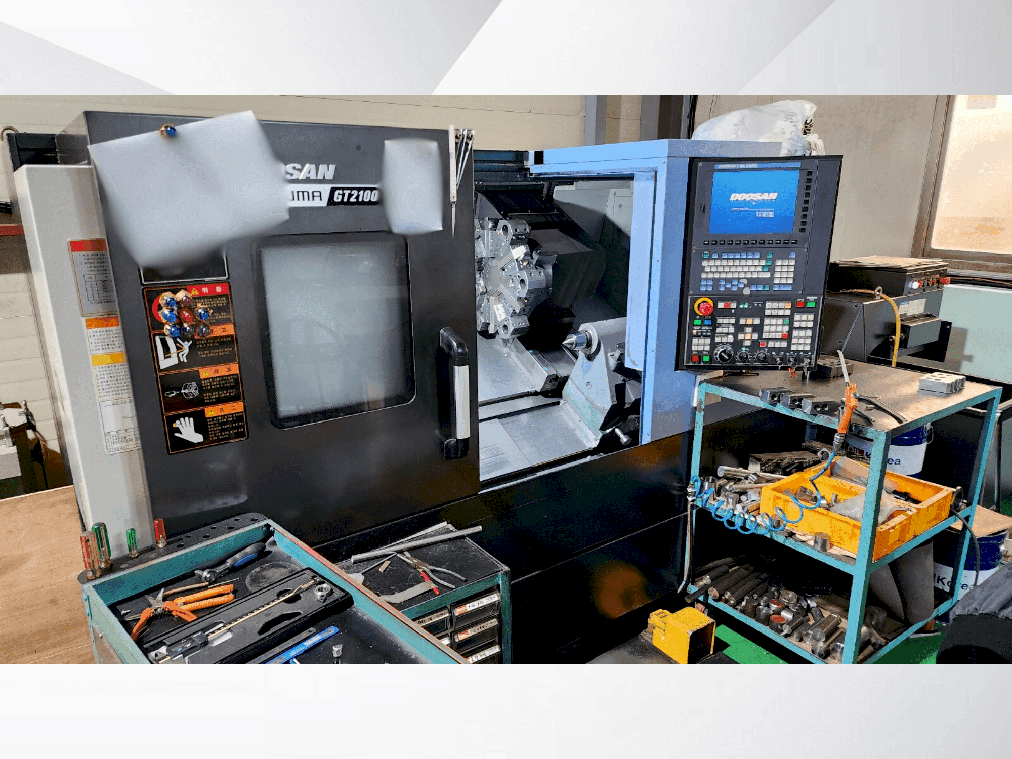 DOOSAN PUMA GT2100 Mašinos vaizdas iš priekio