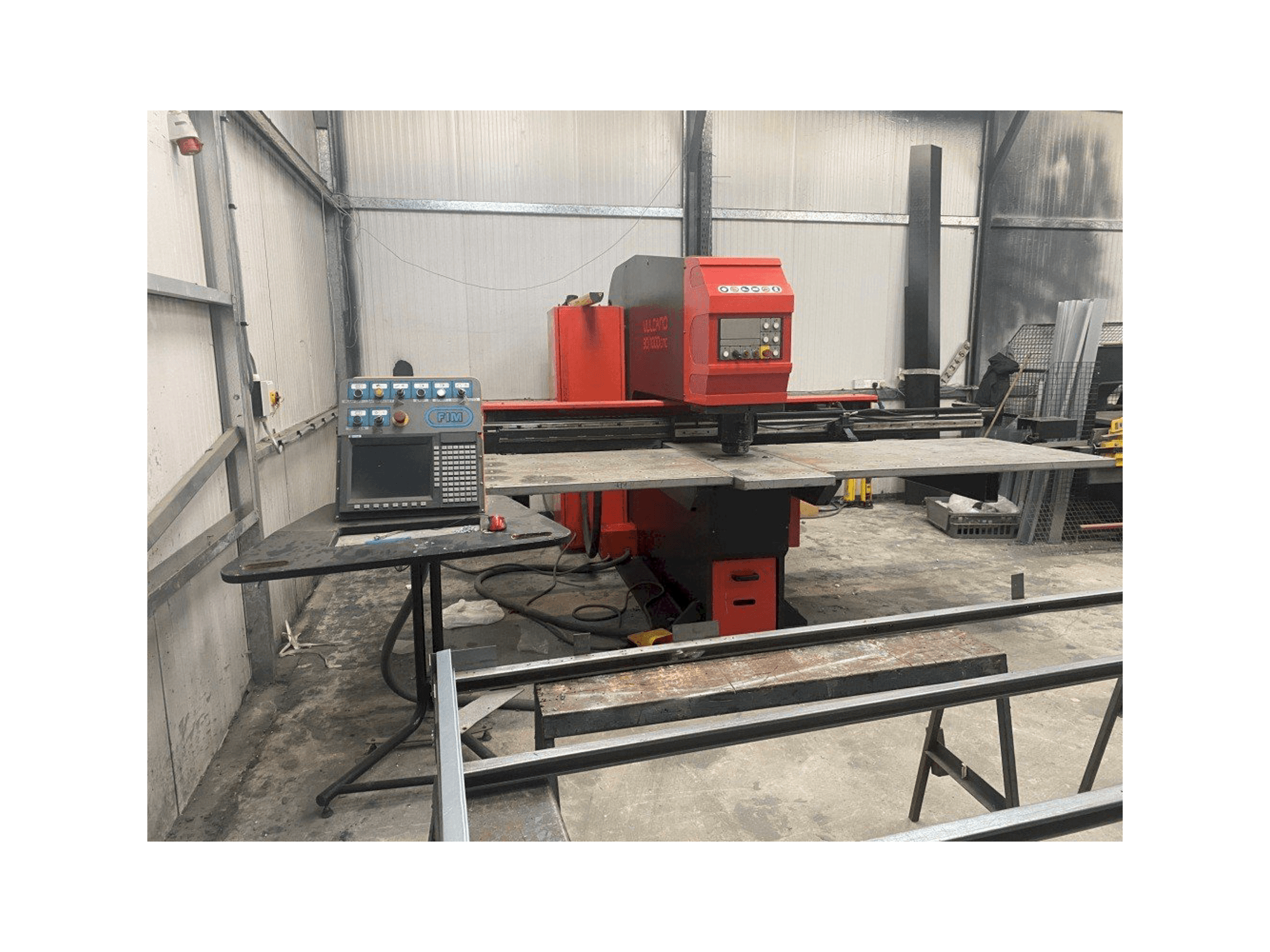 FIM Vulcano 30/1000CNC Mašinos vaizdas iš priekio