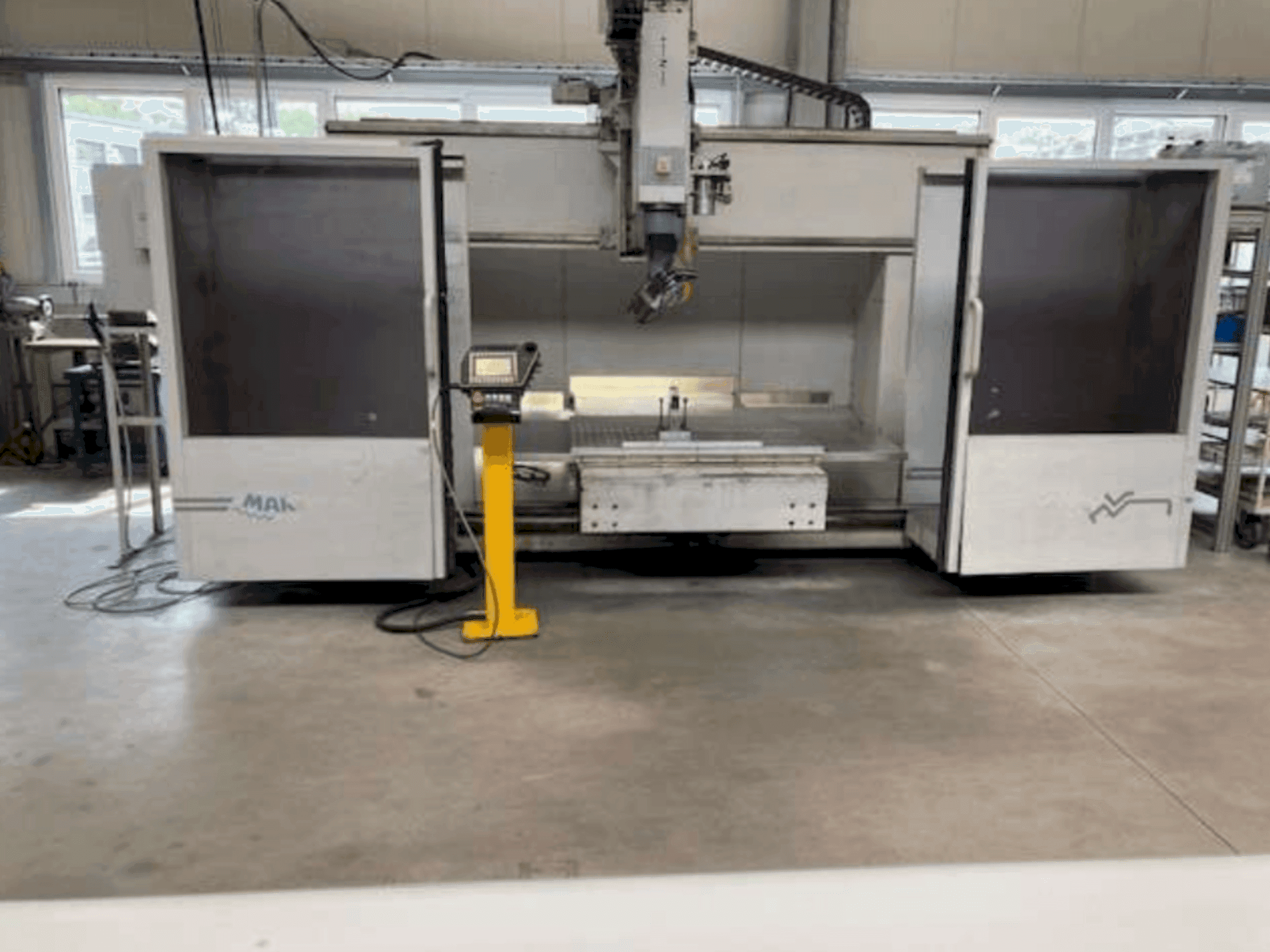 MAKA MK 7s Mašinos vaizdas iš priekio