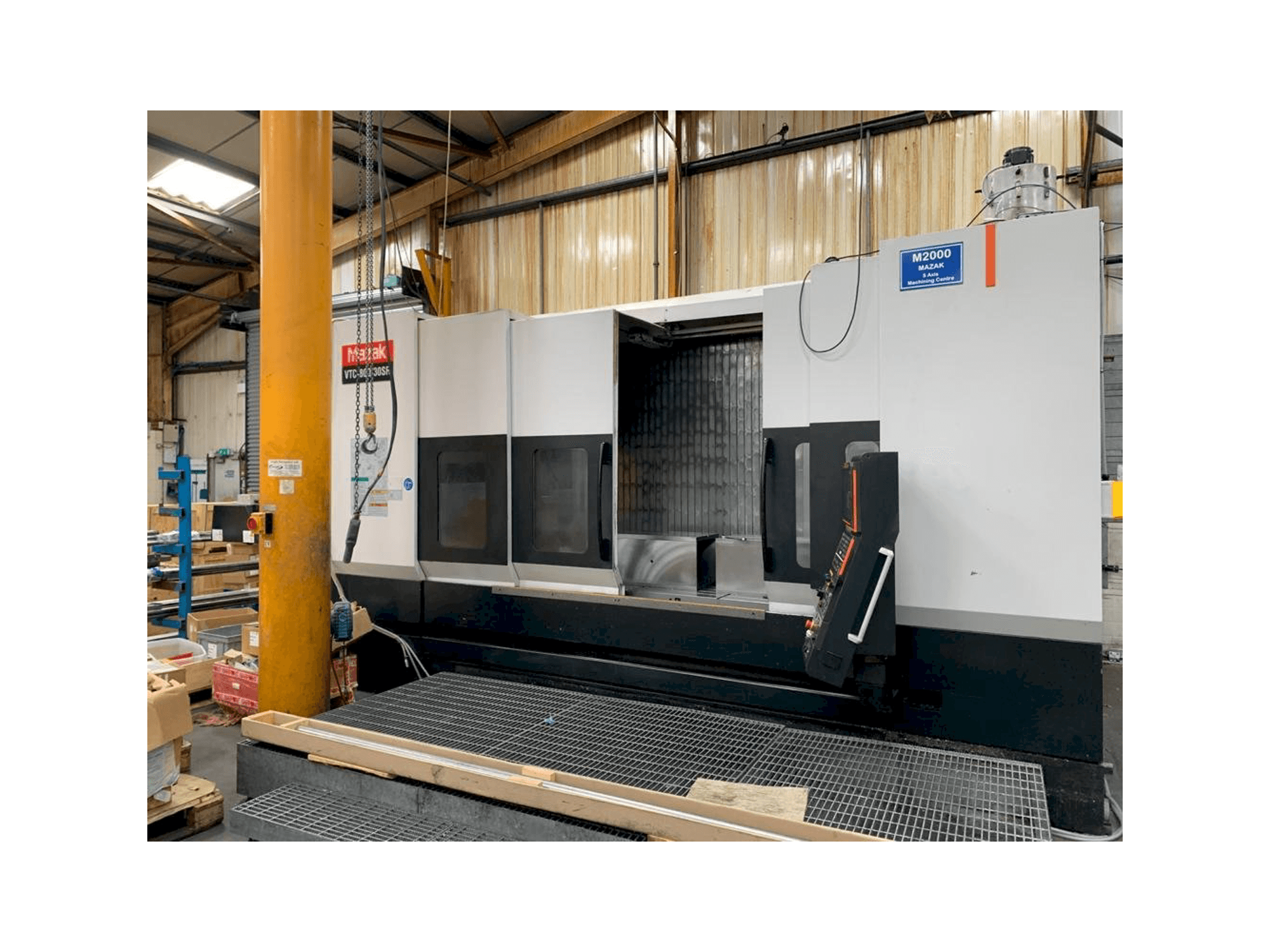 Mazak VTC-800/30SR Mašinos vaizdas iš priekio