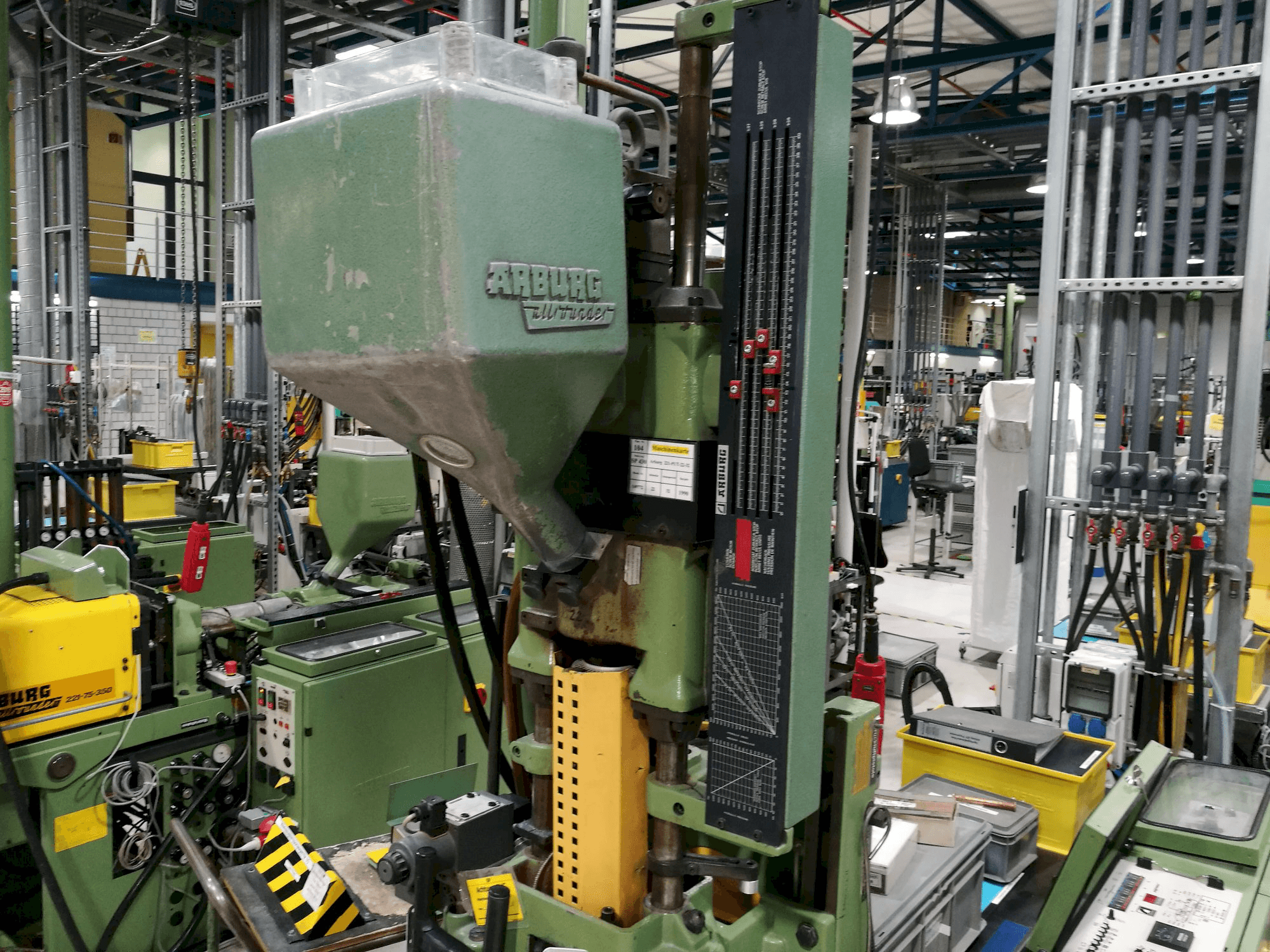 Arburg Allrounder 221-75-350 Mašinos kairės pusės vaizdas