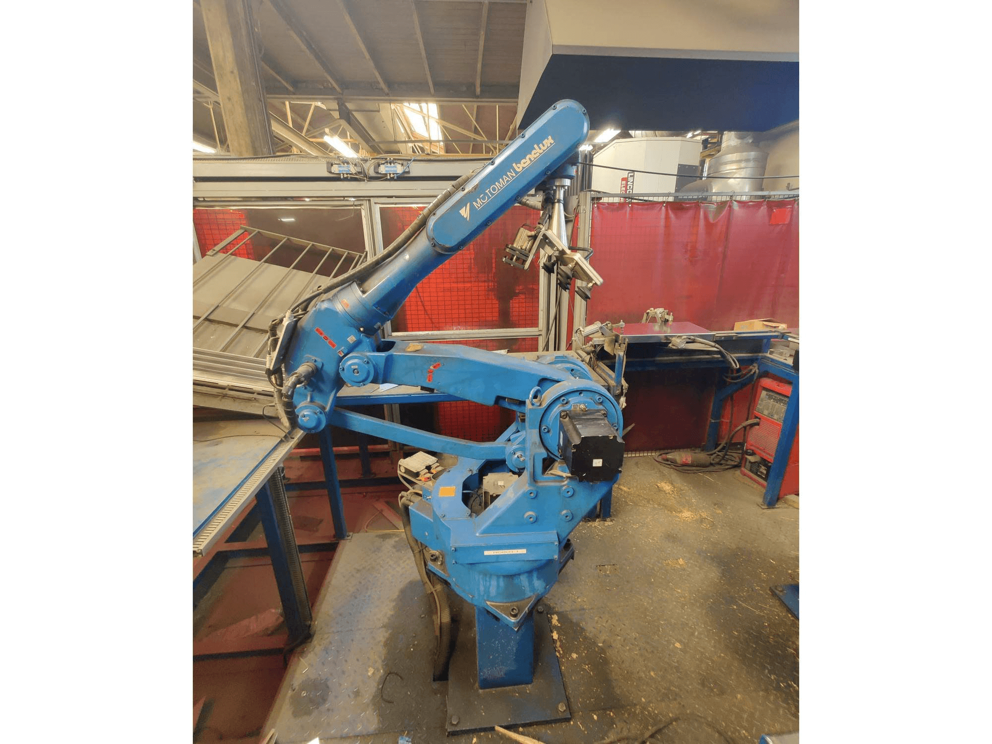 Yaskawa YR-SK16-C000 Mašinos vaizdas iš priekio