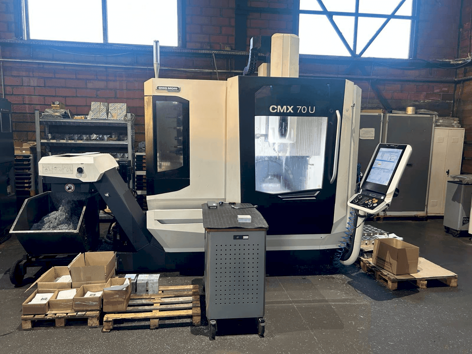 DMG MORI CMX 70U (2022) Mašinos vaizdas iš priekio