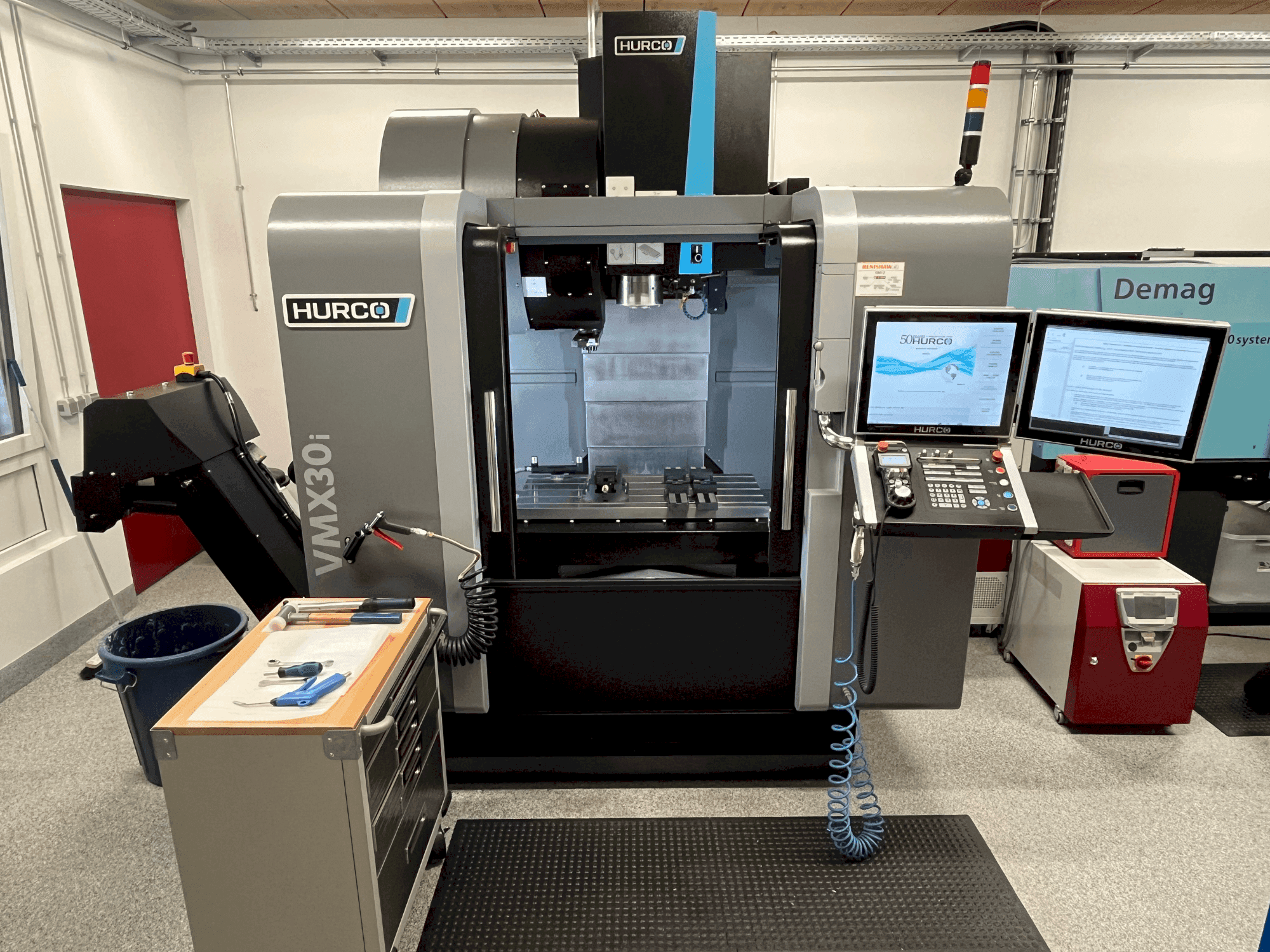 Hurco VMX30i Mašinos vaizdas iš priekio