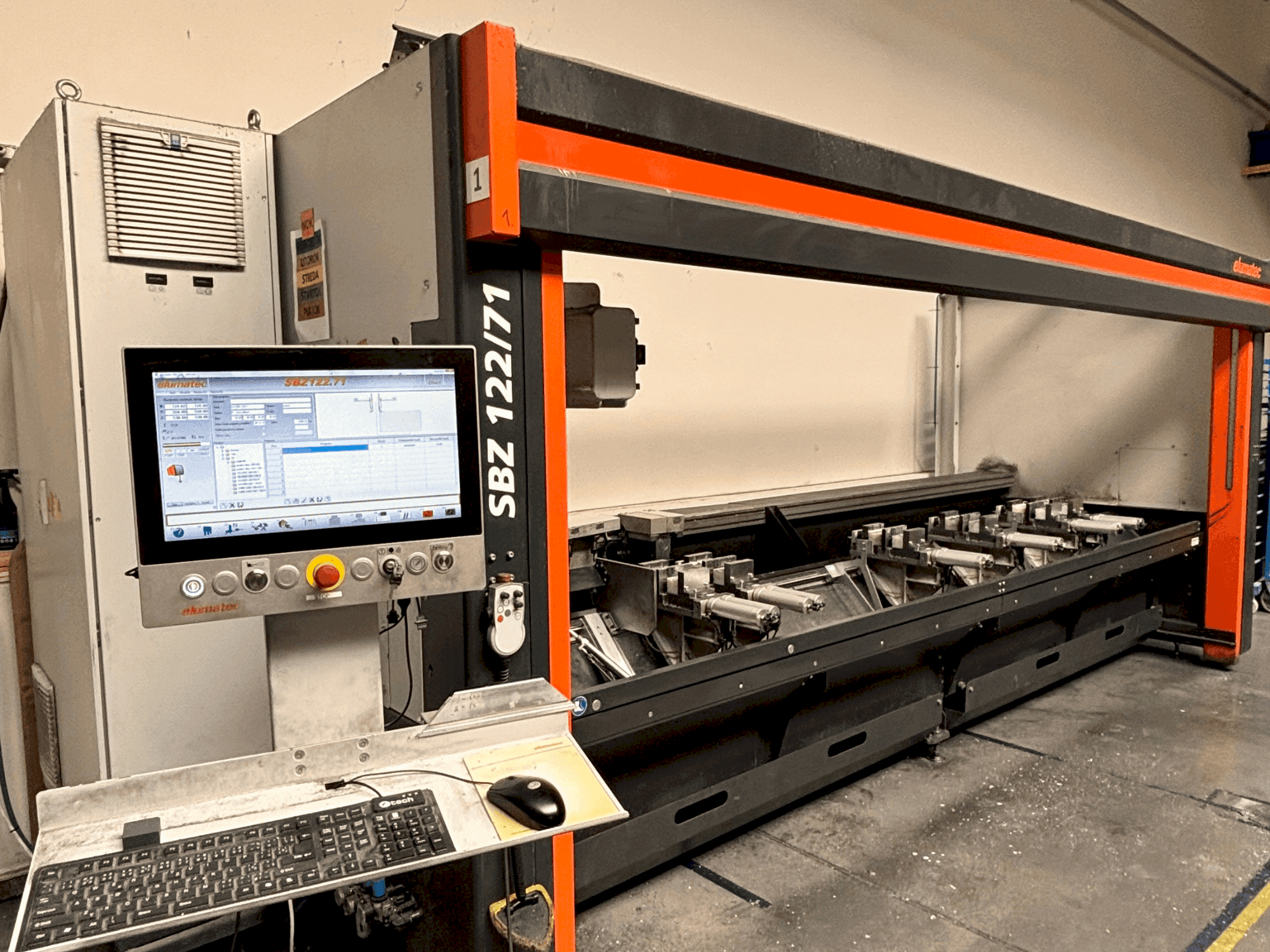 Elumatec SBZ 122/71 Mašinos vaizdas iš priekio