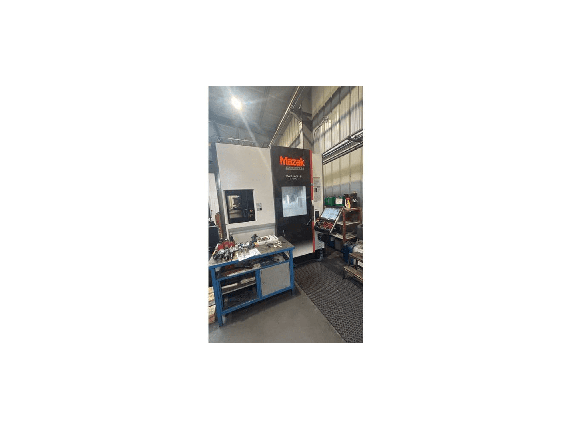 Mazak Variaxis C-600 Mašinos vaizdas iš priekio