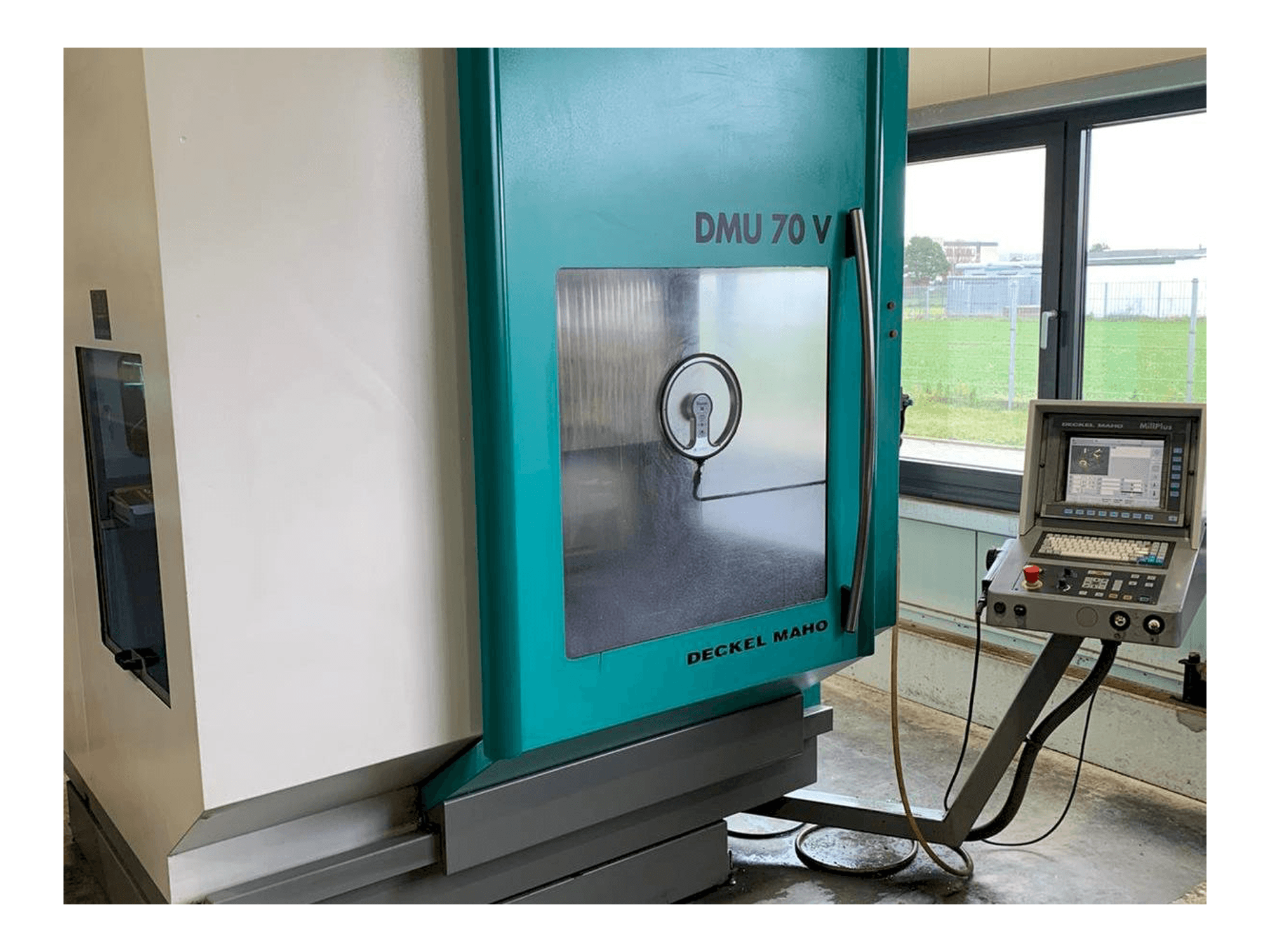 DECKEL MAHO DMU 70V Mašinos vaizdas iš priekio