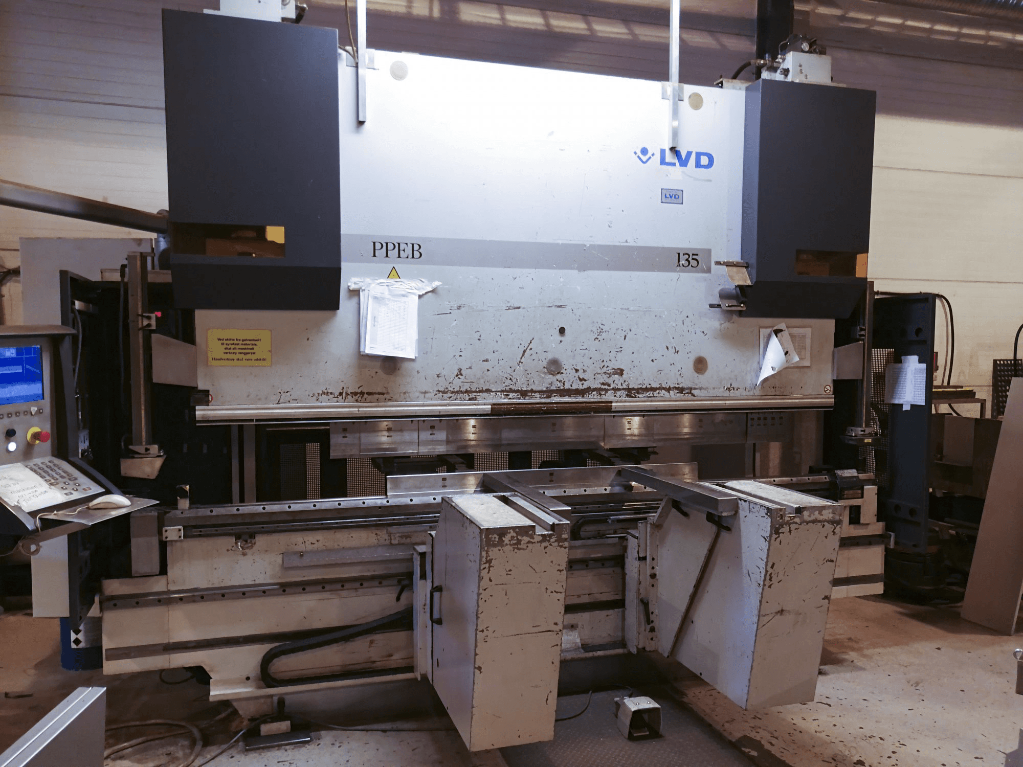 LVD PPEB 135/30 Mašinos vaizdas iš priekio