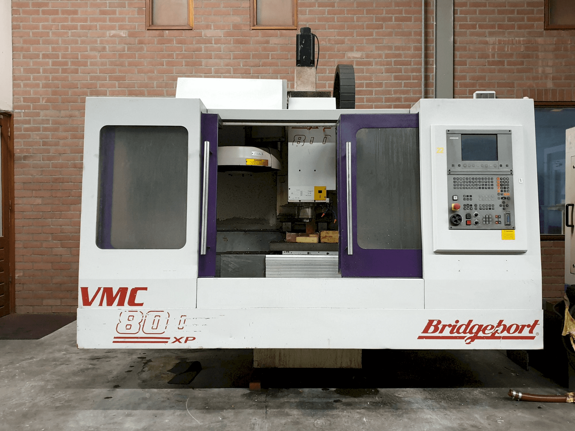 Bridgeport VMC 800 22 Mašinos vaizdas iš priekio