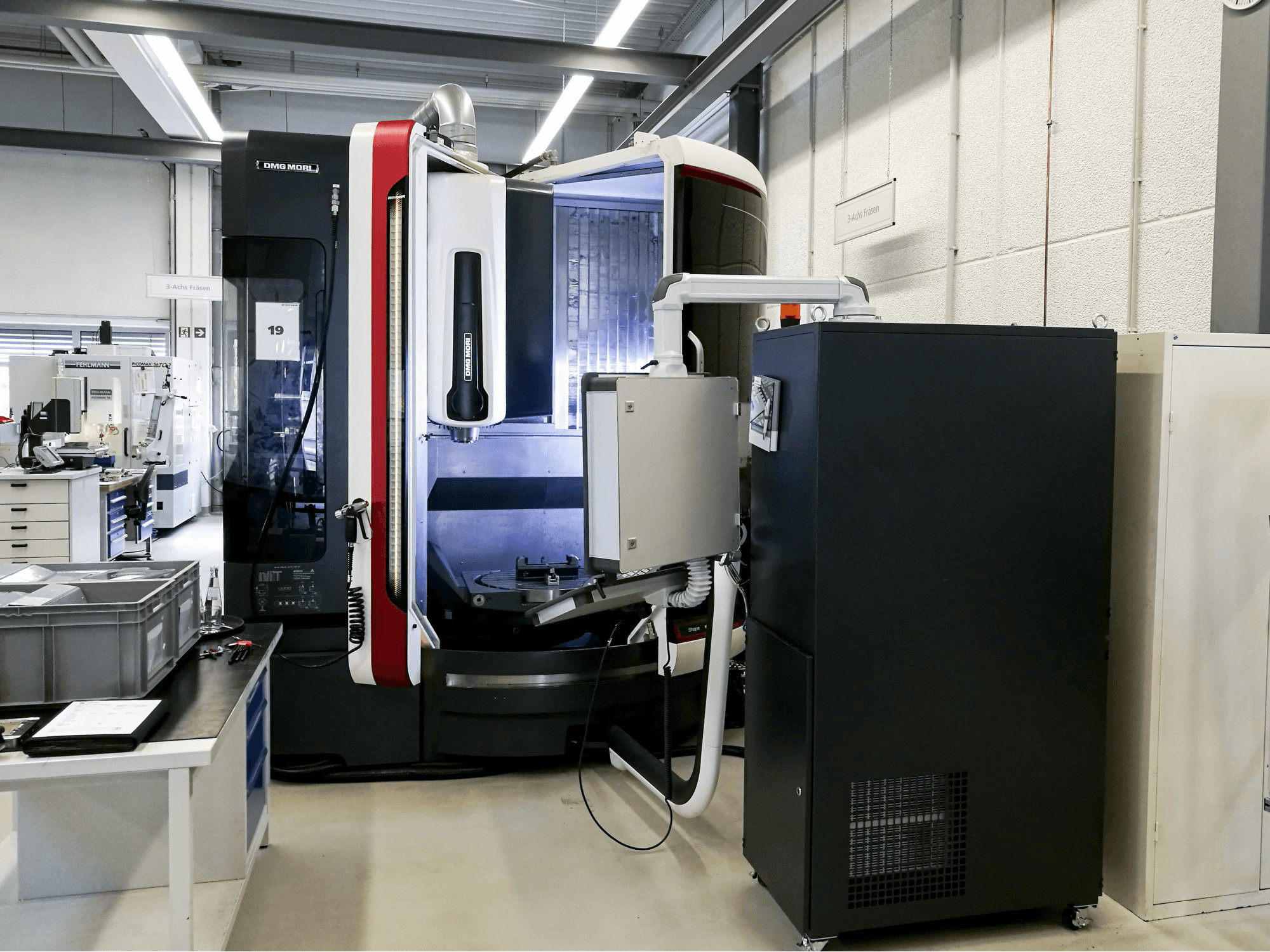 DMG MORI LASERTEC 65 Mašinos vaizdas iš priekio