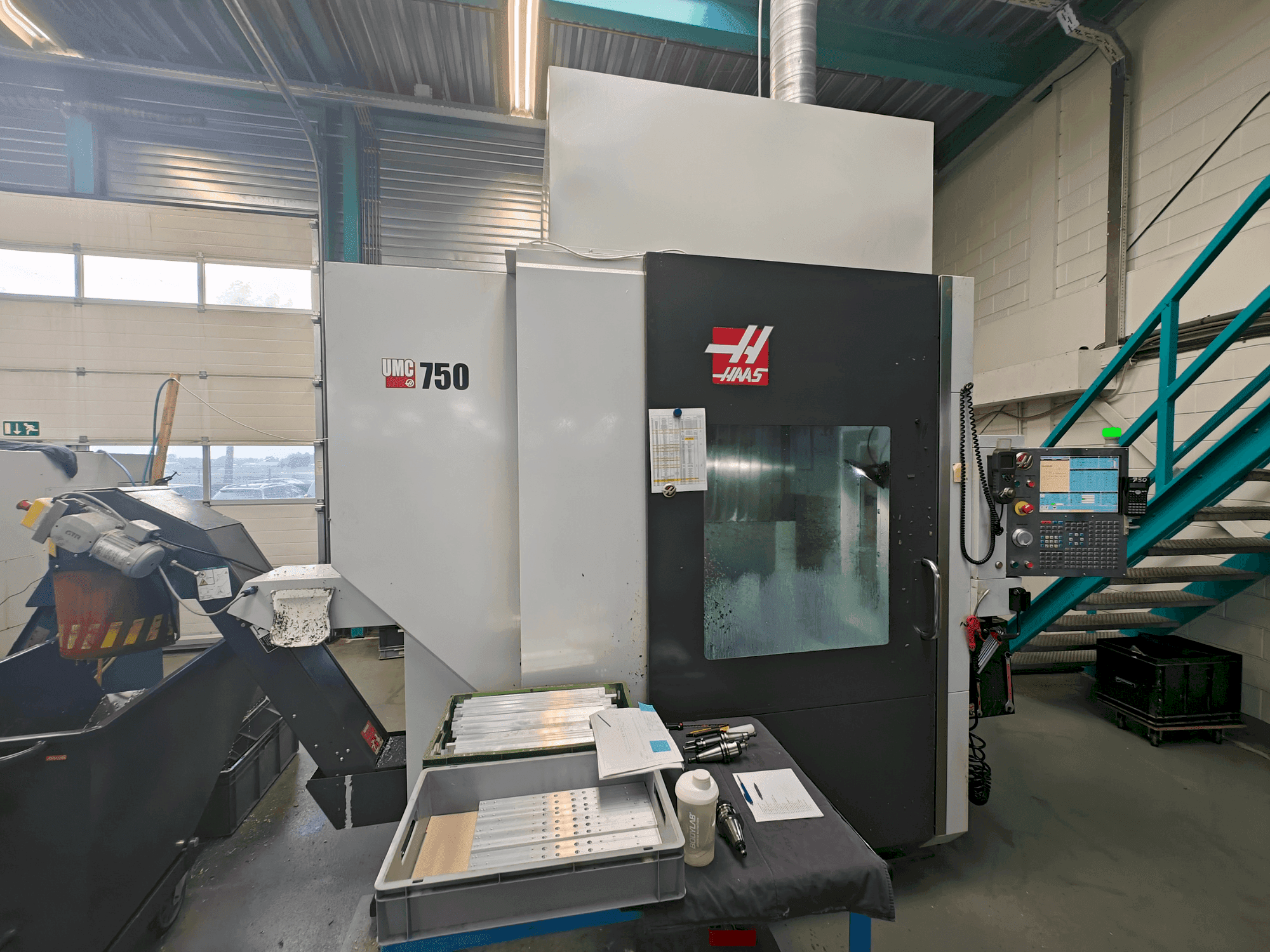 HAAS UMC-750 Mašinos vaizdas iš priekio