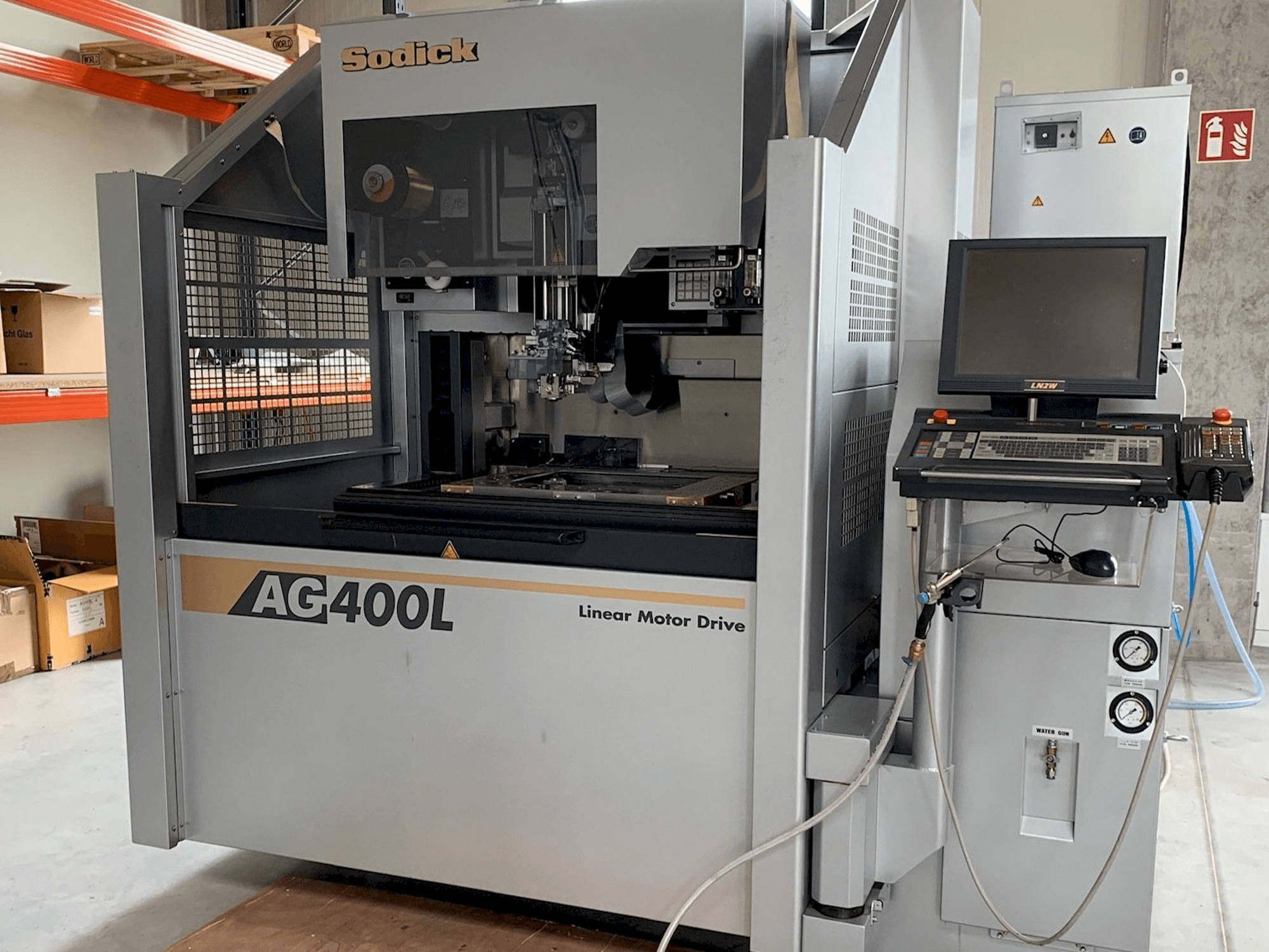 Sodick AG400L Mašinos vaizdas iš priekio