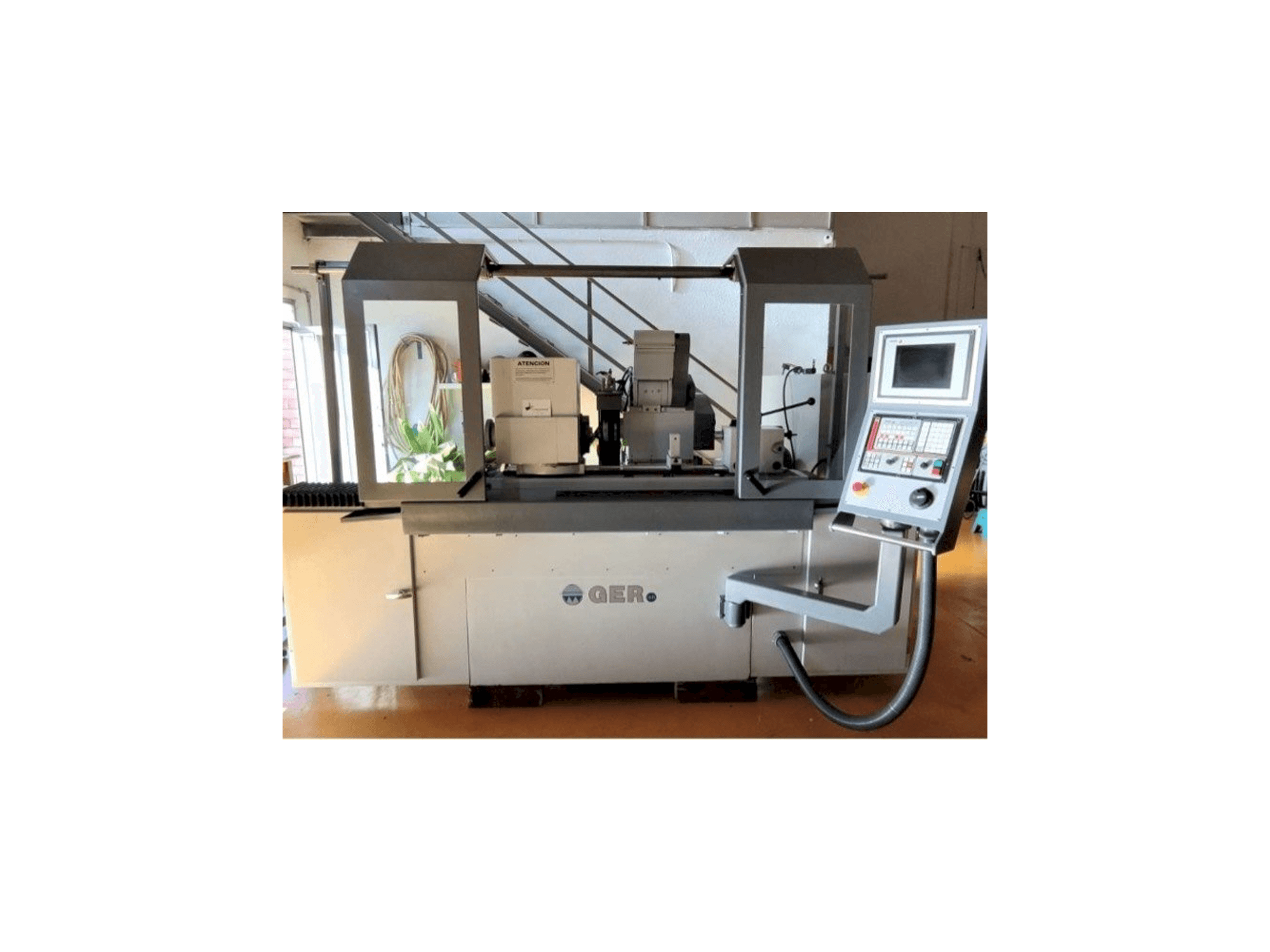 GER C-500 CNC Mašinos vaizdas iš priekio